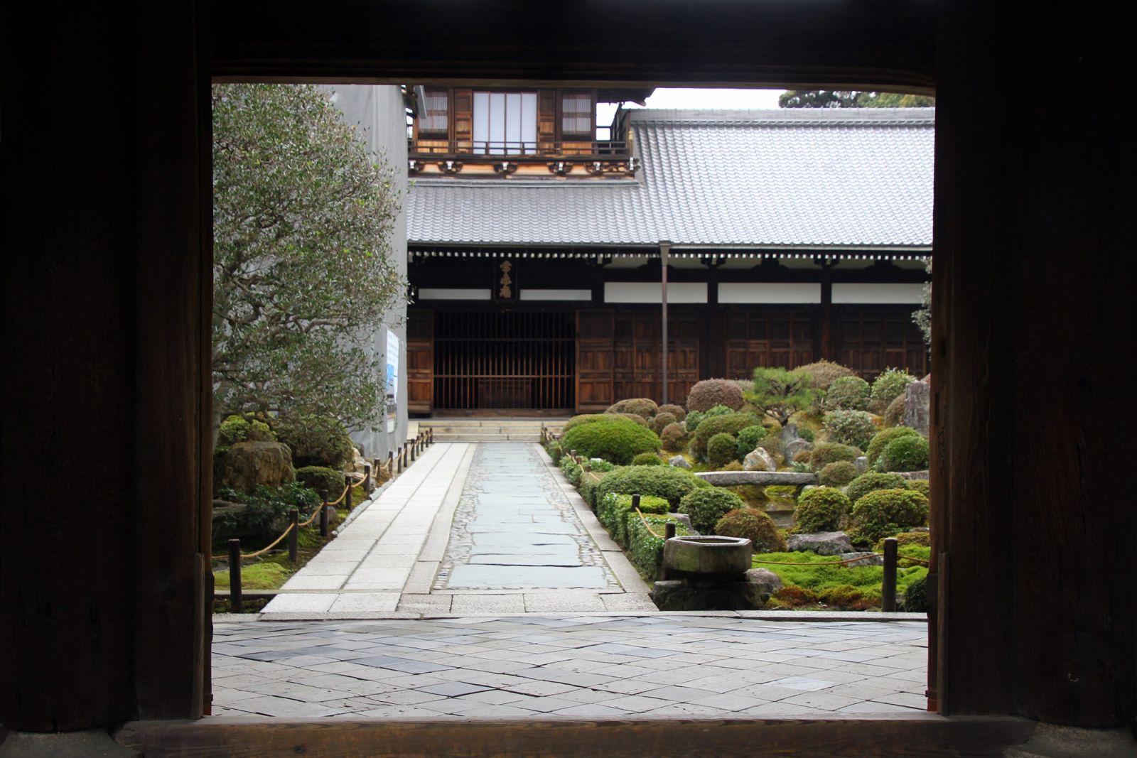 The surrounding gardens of the temple, designed by Mirei Shigemori (Photo: WikiCommons)