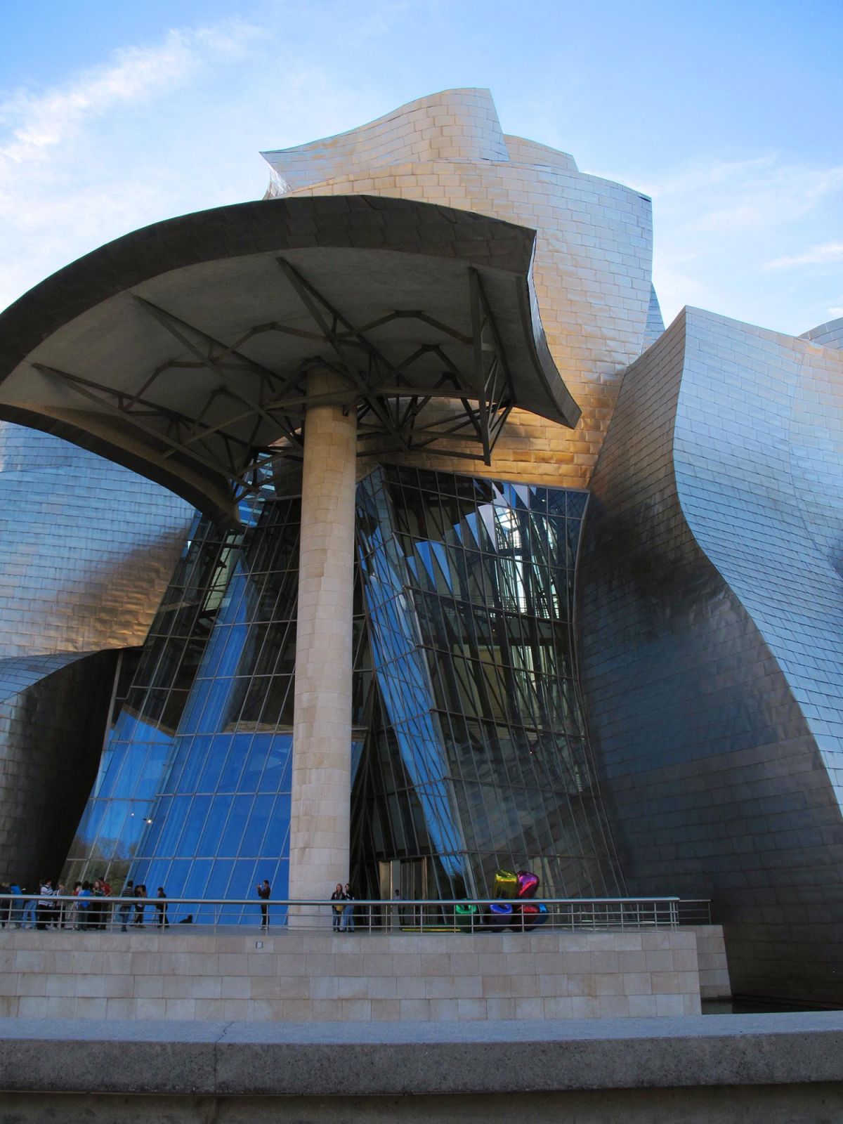 A break away from the break away from the typical rectilinear shapes of buildings (Photo: WikiCommons)
