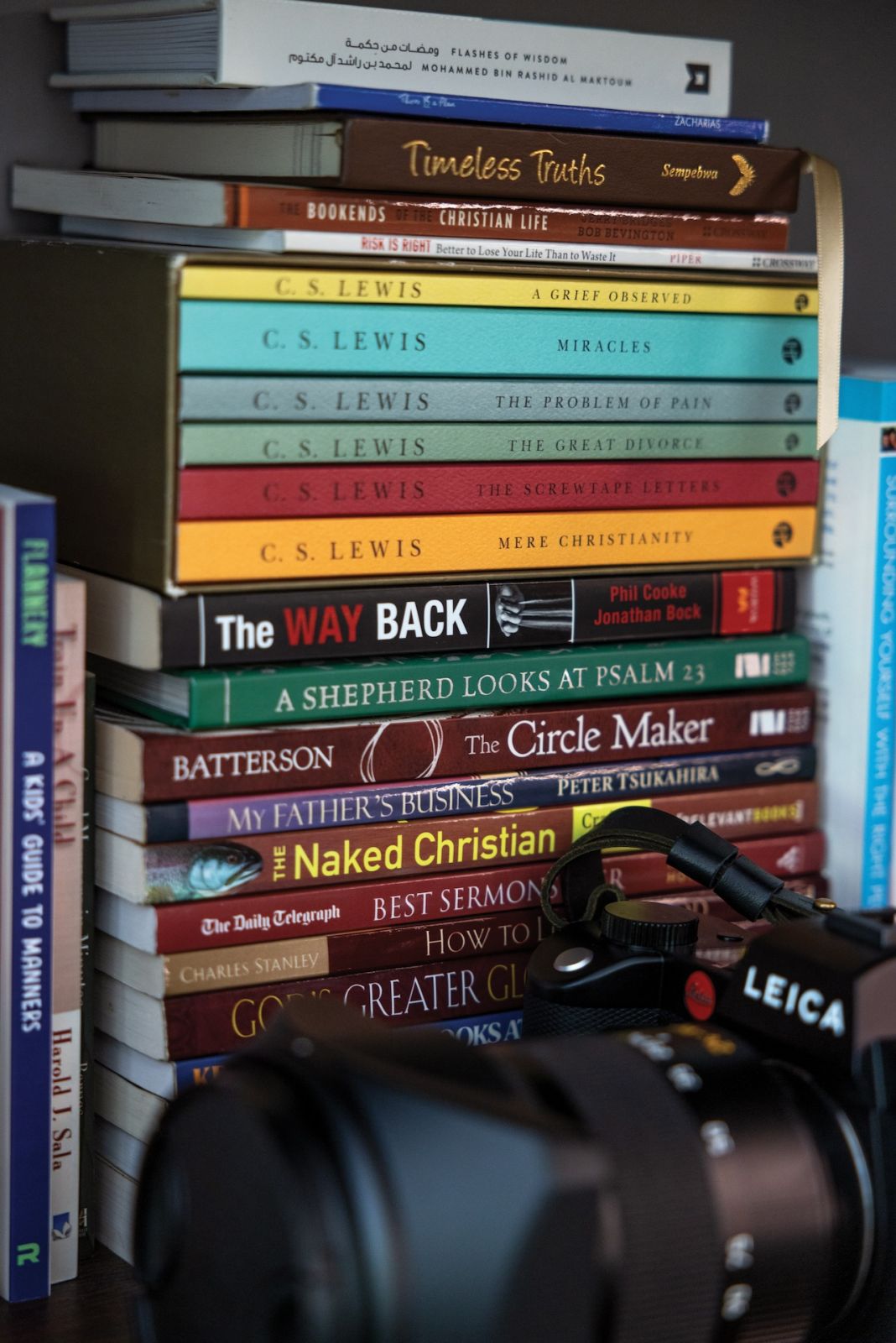 Glimpses of Hayden Kho Jr.'s book collection