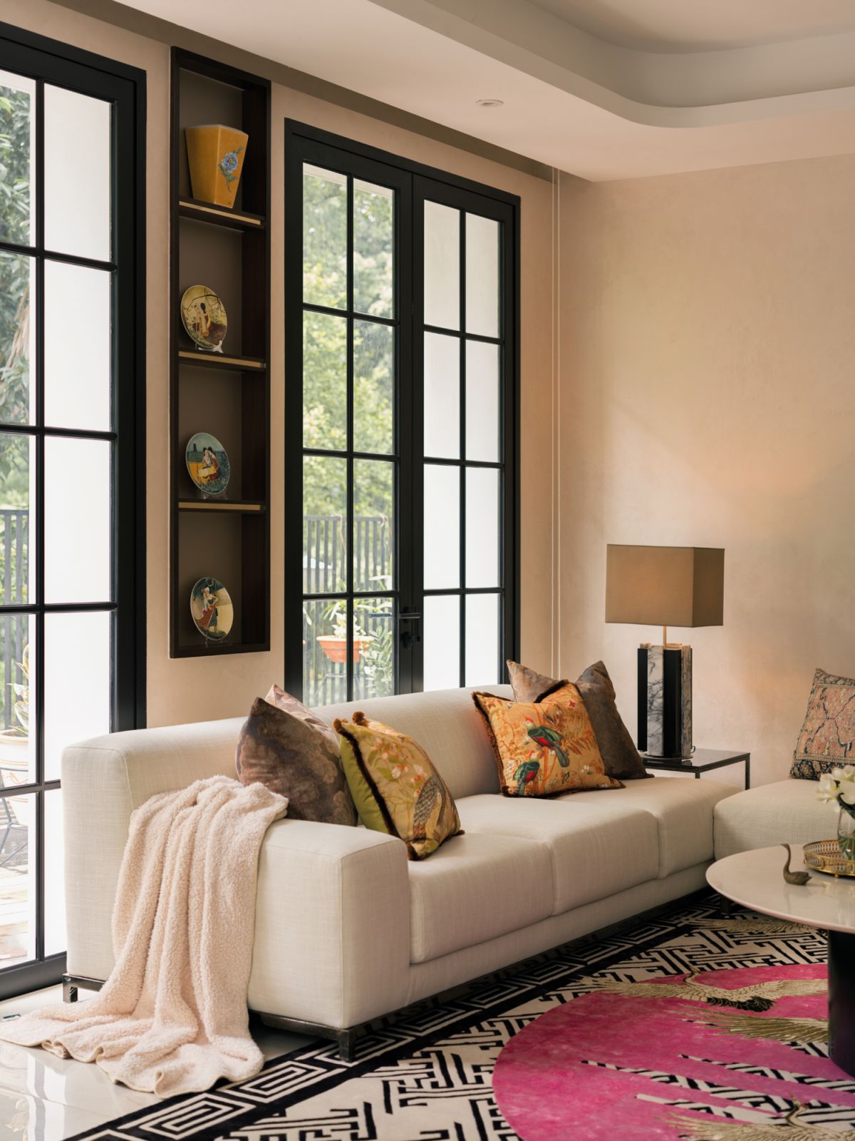 Displayed in the living room are the owner’s vase and plates handpainted by the owner herself