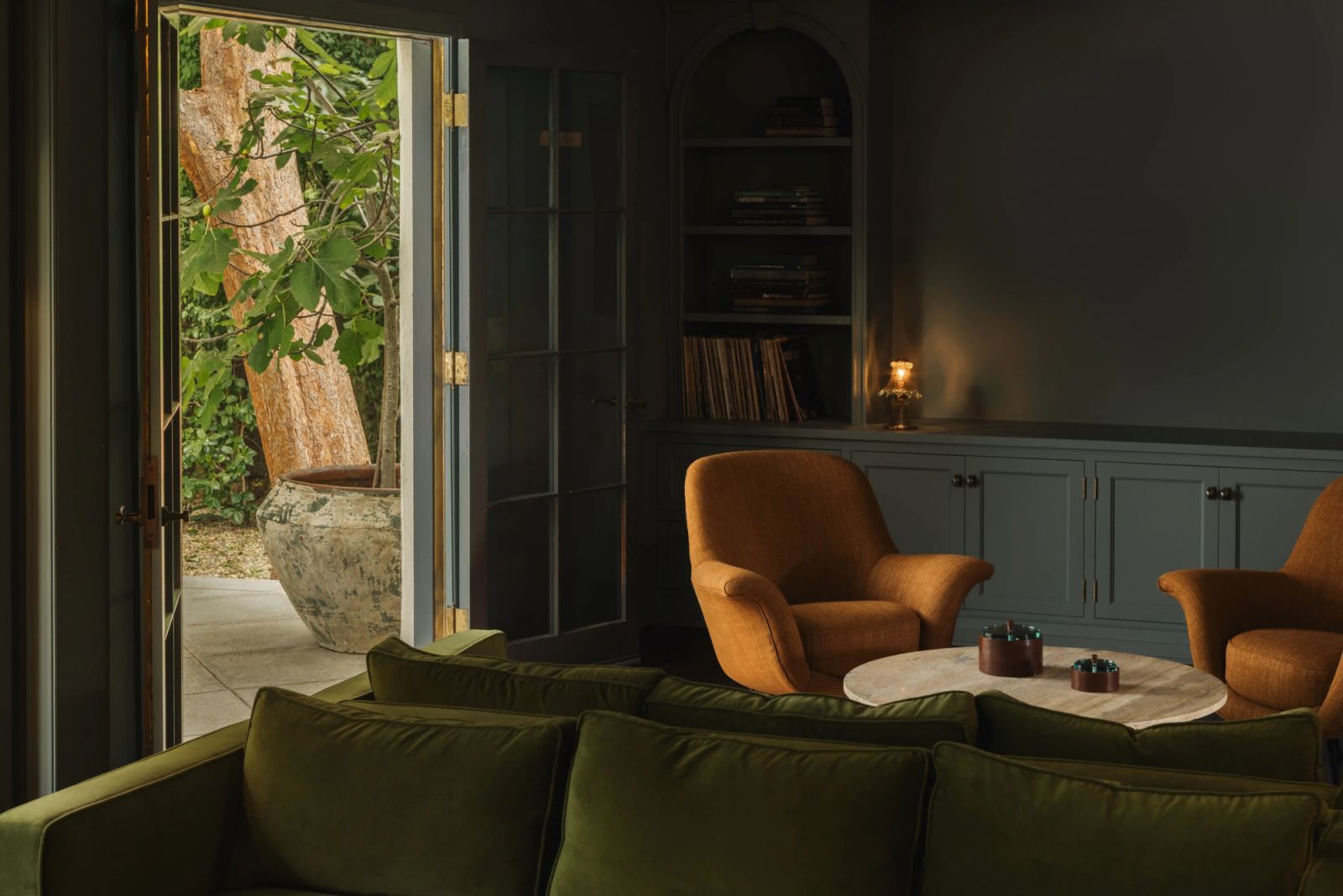 A modern allure setting not unlike a posh gentlemen’s club