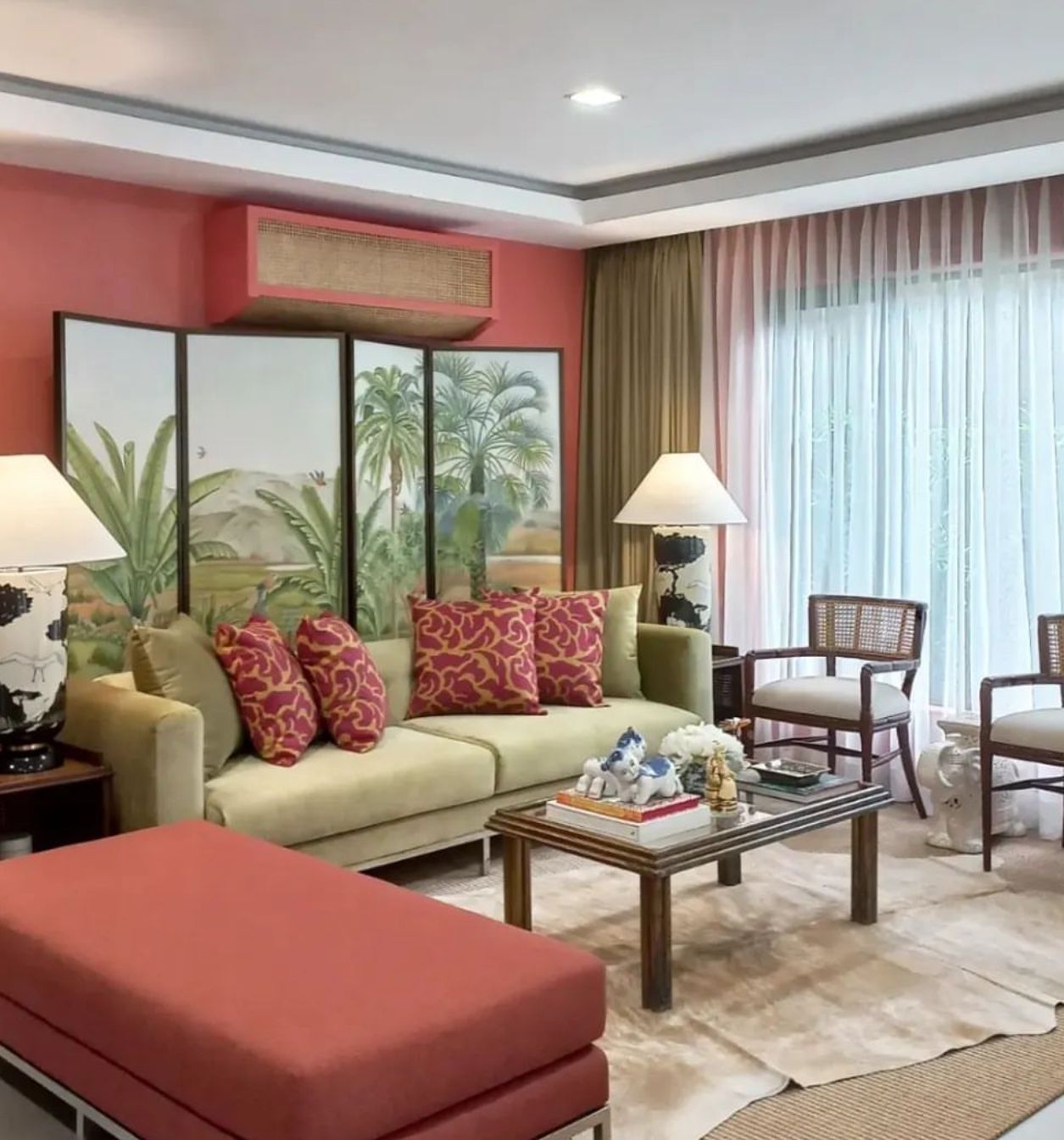 An unexpected twist to a living room with this deep salmon colour (Photo: Instagram / Ram Bucoy)