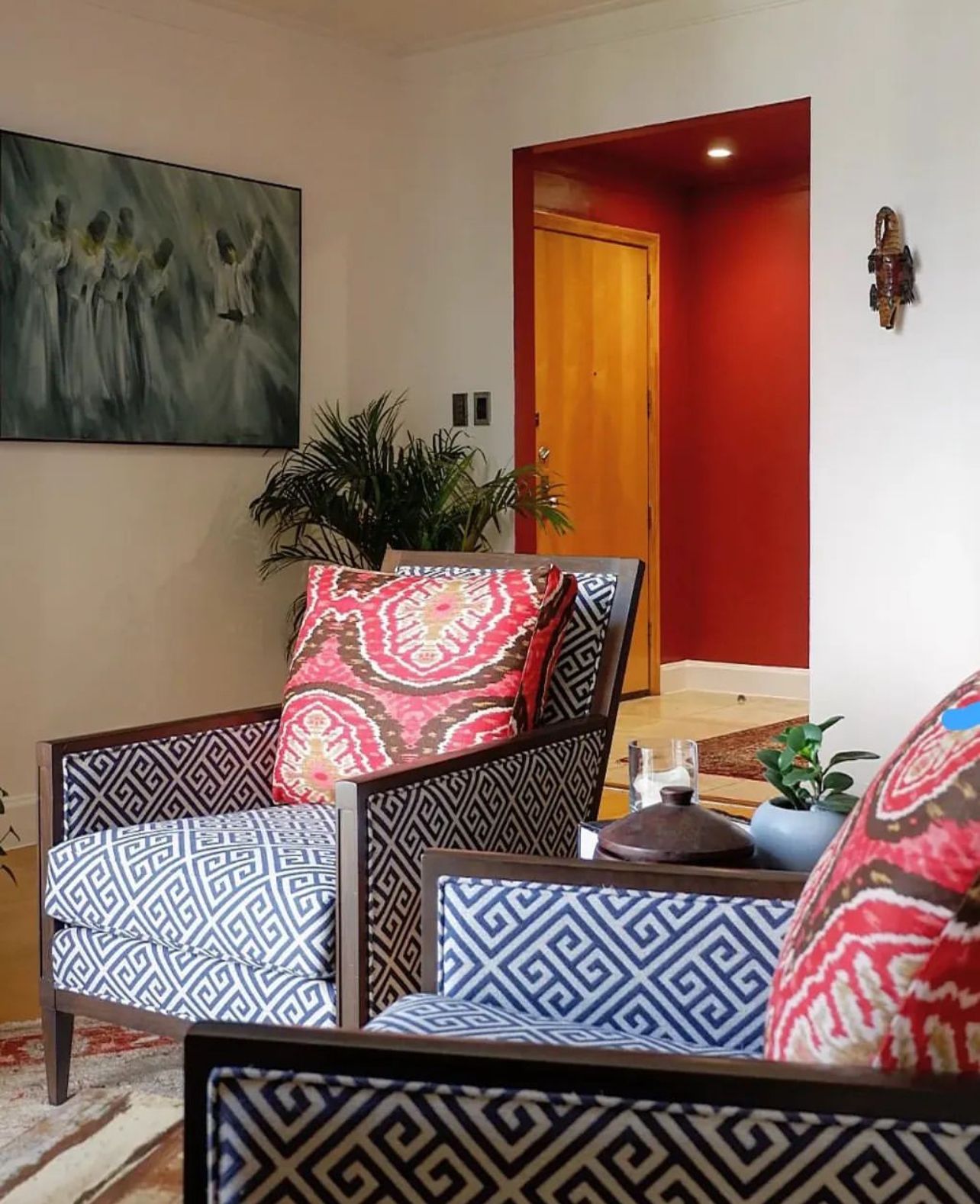Home design that integrates vibrant colours and textures with African art and furniture (Photo: Casa Buddha)