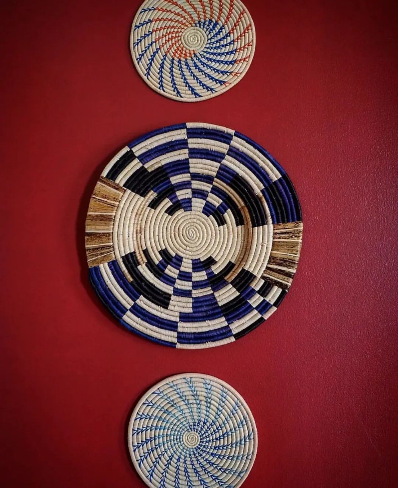Home design that integrates vibrant colours and textures with African art and furniture (Photo: Casa Buddha)