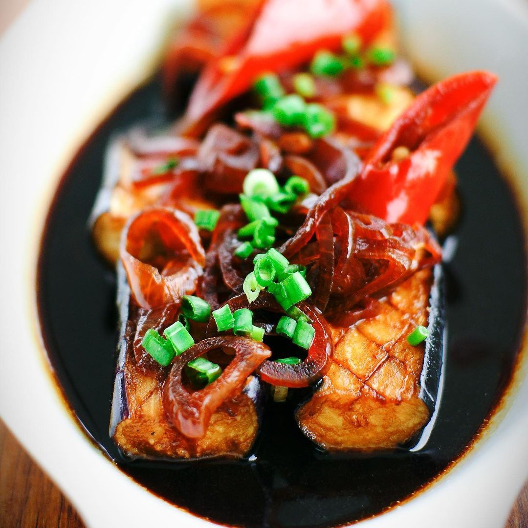 Soy limang terung, eggplant with soy sauce and lime (Photo: Instagram / @chefmelbanunis)