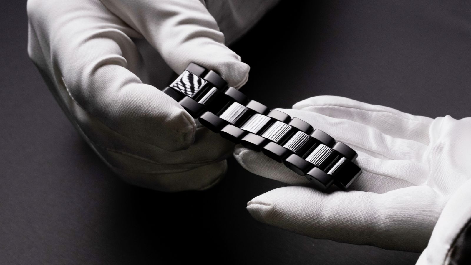 Radoigh-tech ceramic bracelet