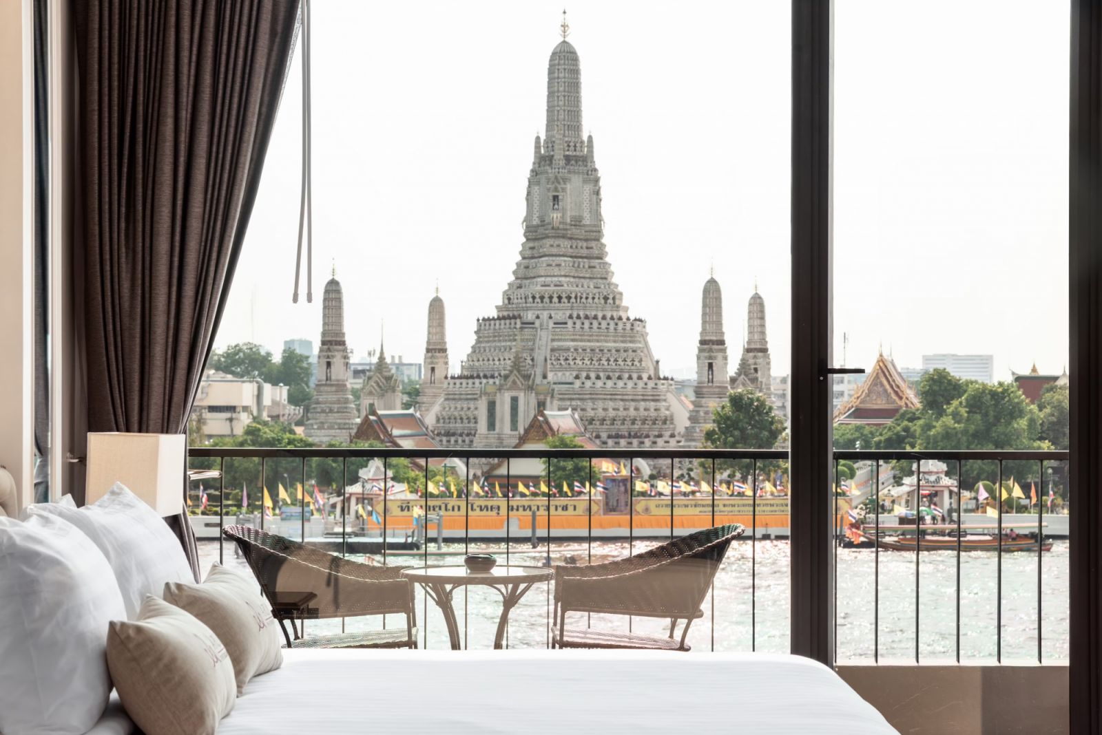ภาพบรรยากาศของวัดอรุณ ริมฝั่งแม่น้ำเจ้าพระยา (ภาพ: ARUN RIVERSIDE BANGKOK)