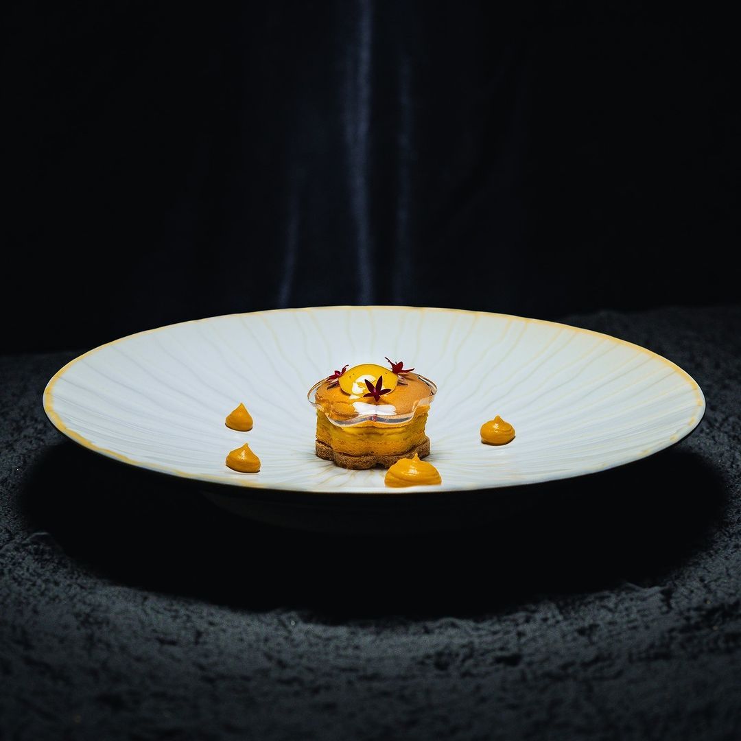 Egg fruit cake with teh tarik ice cream (Photo: Instagram / @eatandcook.asia)