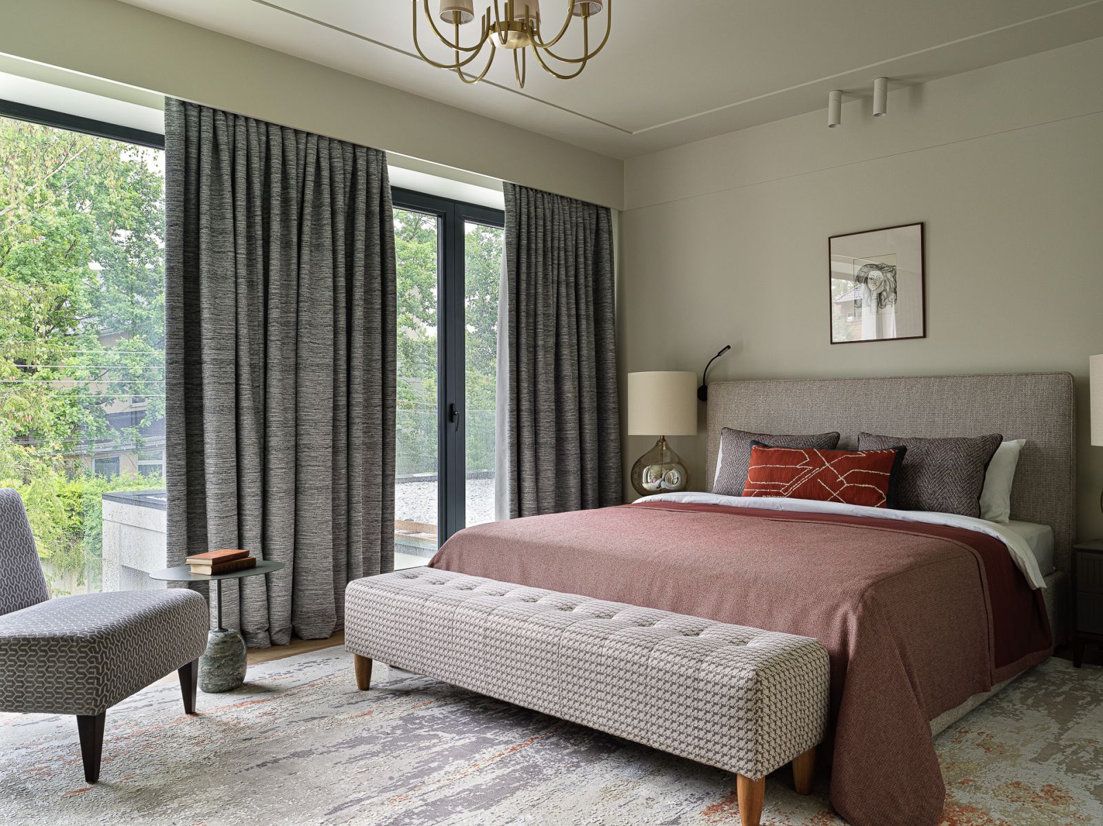 The contrast of textures, materials, and colour in the bedroom