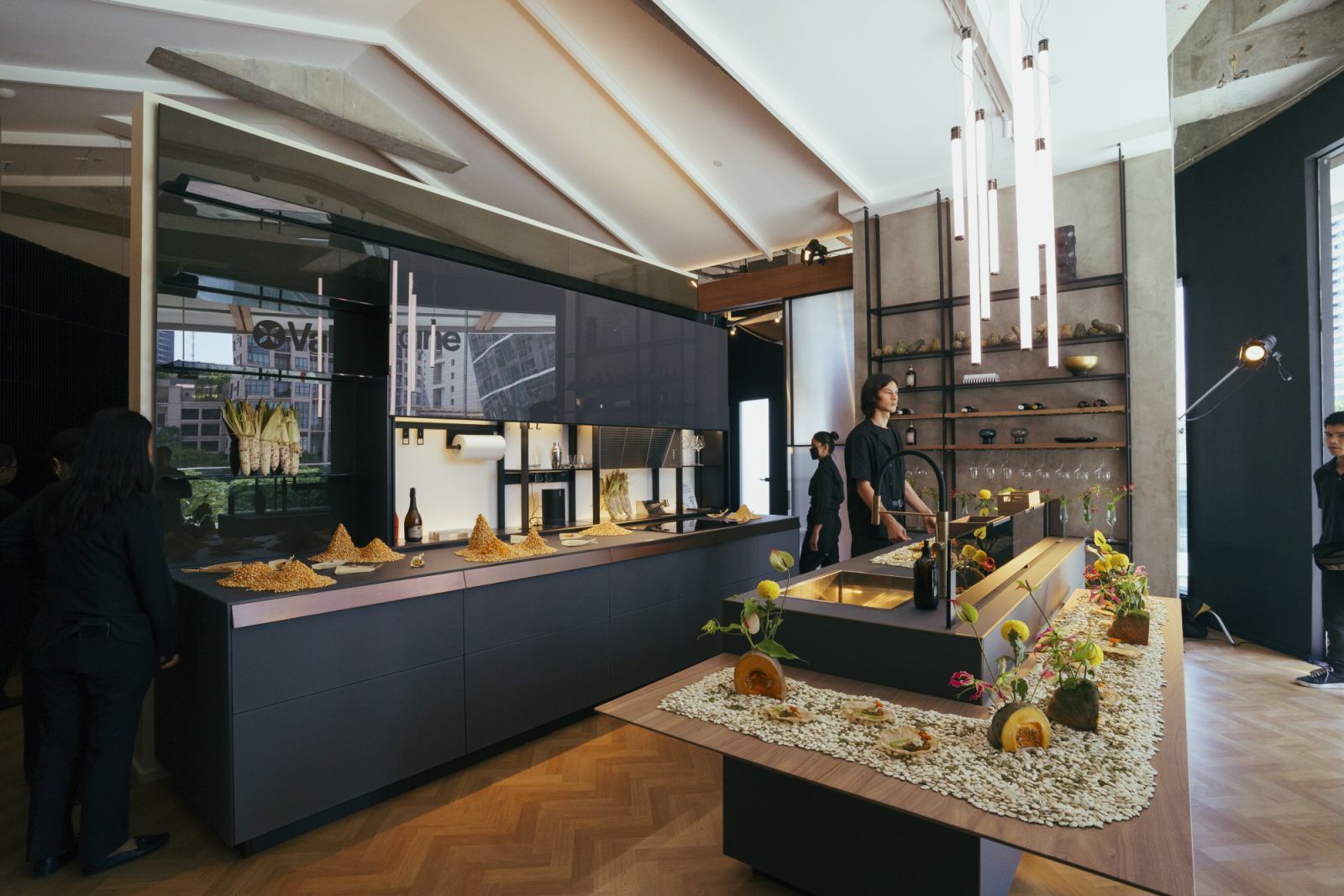 The Valcucine Makati showroom, complete with Vitrum Arte, the brand’s unique customisation technique featuring a high-tech wooden inlay method (Photo: Modularity Home)