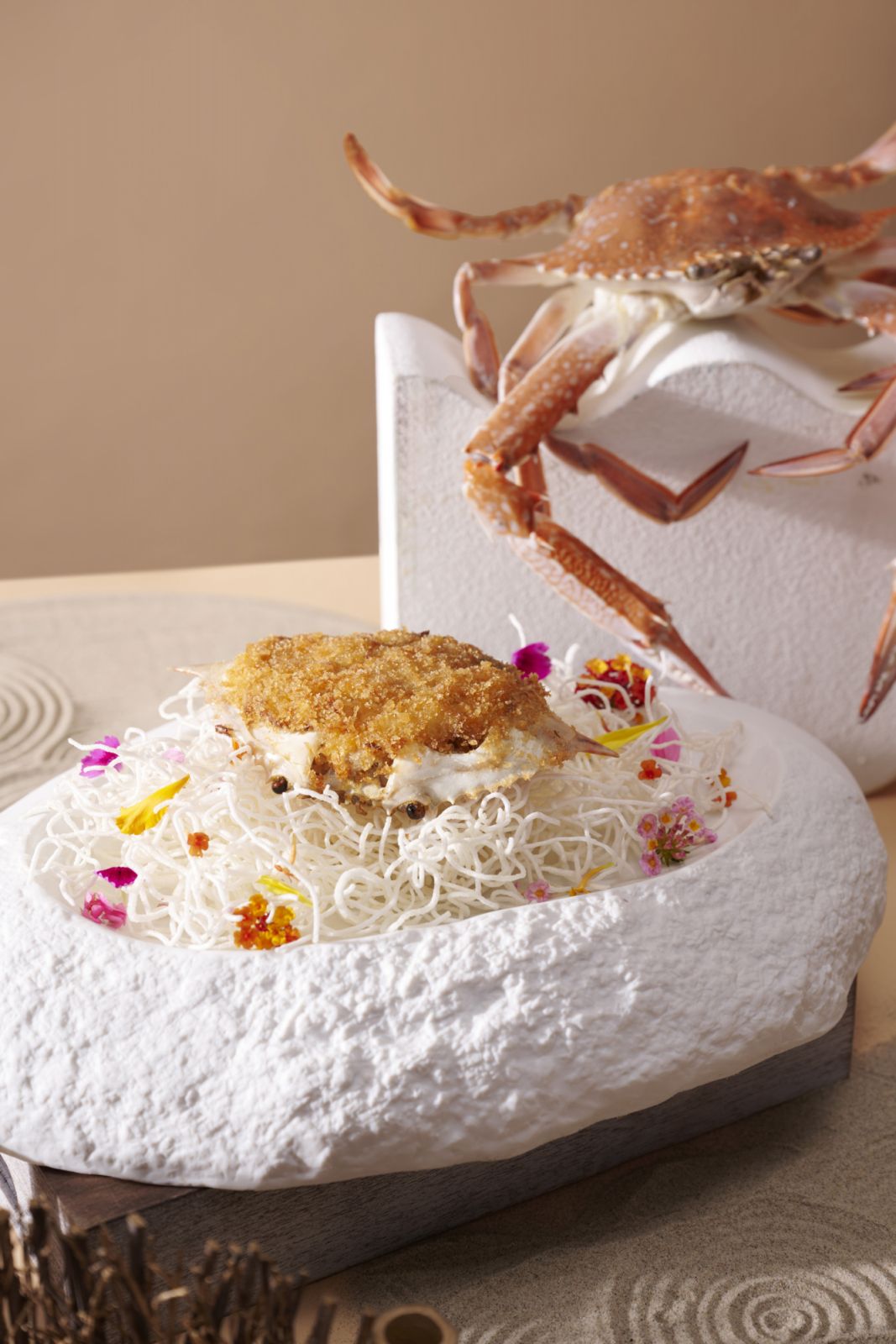 Deep fried and stuffed crab shell (Photo: Yun House)