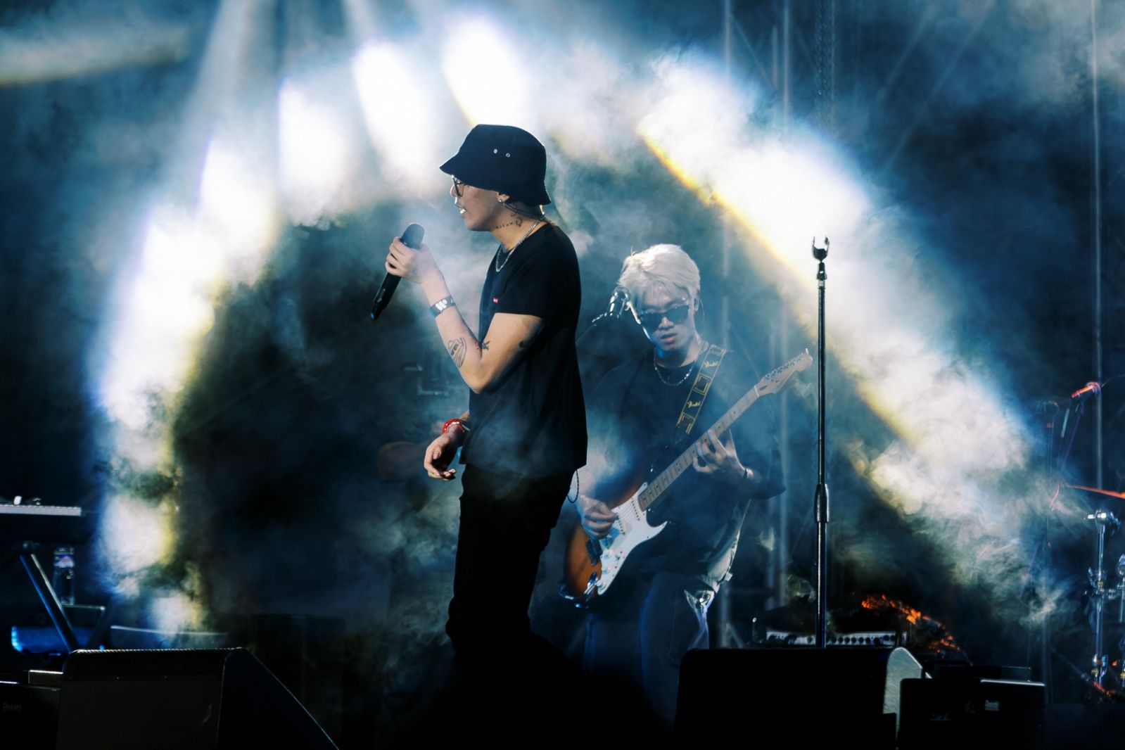 Dilaw performing at Warner Music's 'We Play Here' at UP Diliman (Photo: We Play Here/Facebook)