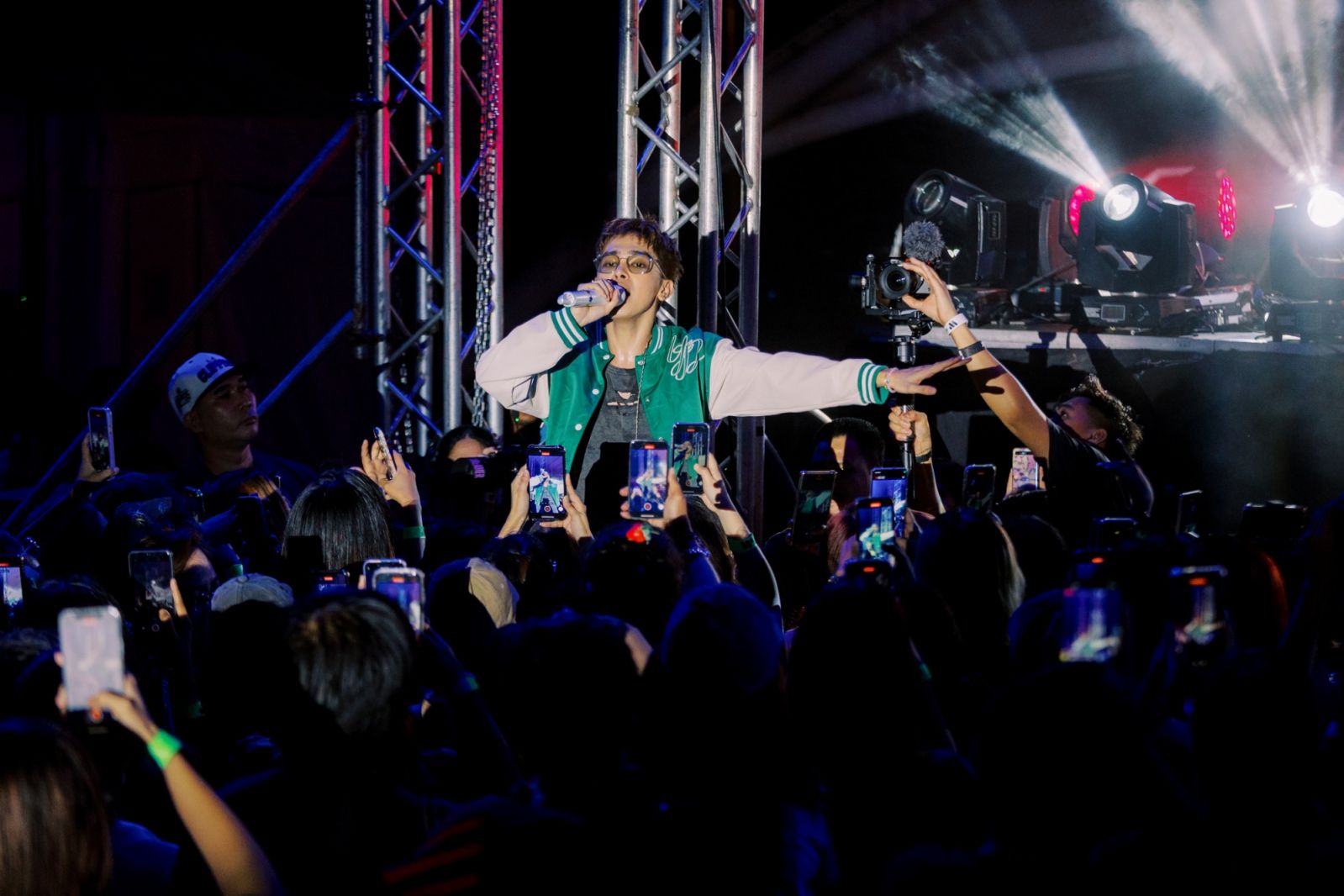 Arthur Miguel performing at Warner Music's 'We Play Here' at UP Diliman (Photo: We Play Here/Facebook)
