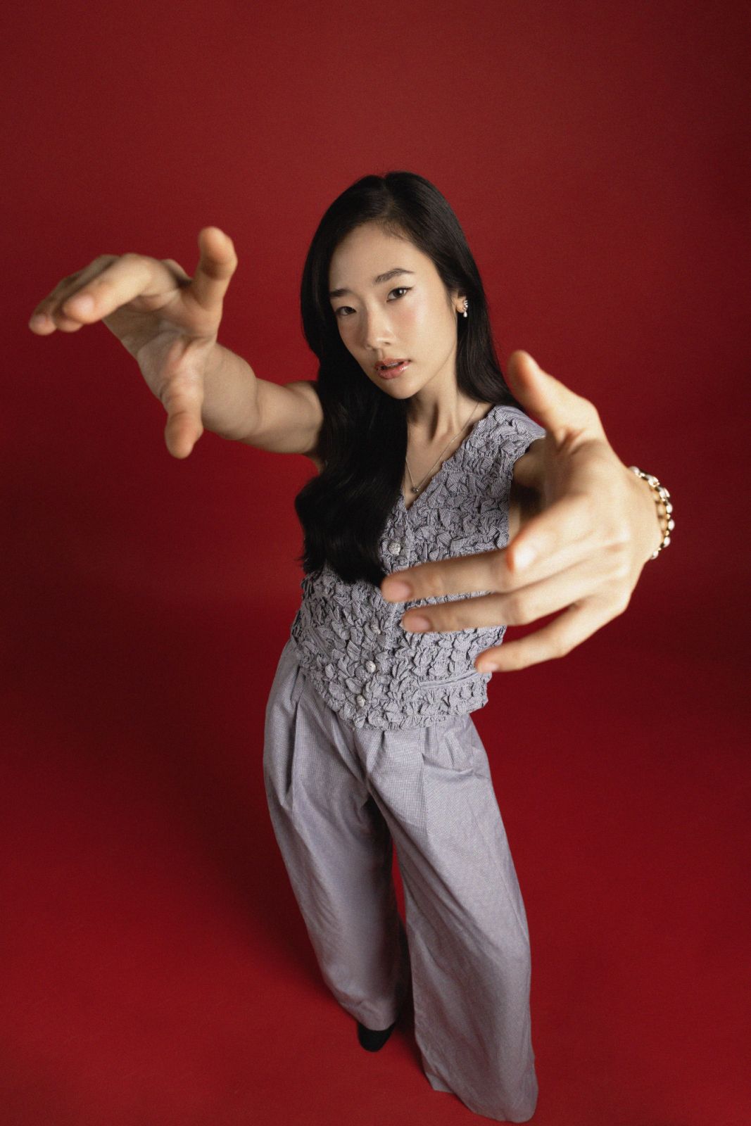 ออกแบบ-ชุติมณฑน์ จึงเจริญสุขยิ่ง (ภาพ: Worapon Teerawatvijit)
