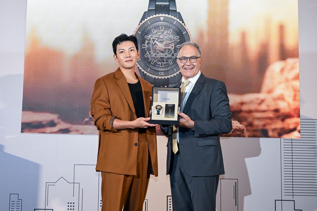 池昌旭獲贈品牌總裁Adrian Bosshard 贈錶。(Photo: Rado)