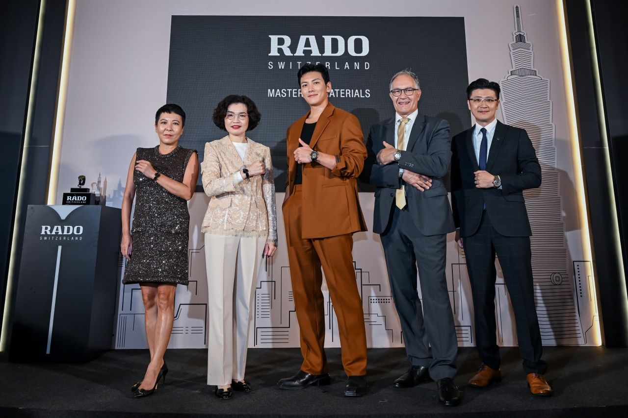 左起:Swatch Group總經理 Christy Lai、台北101總經理 Lilian Chu、品牌大使池昌旭、品牌CEO Adrian Bosshard、品牌副總經理 Charles Tang。(Photo: Rado)