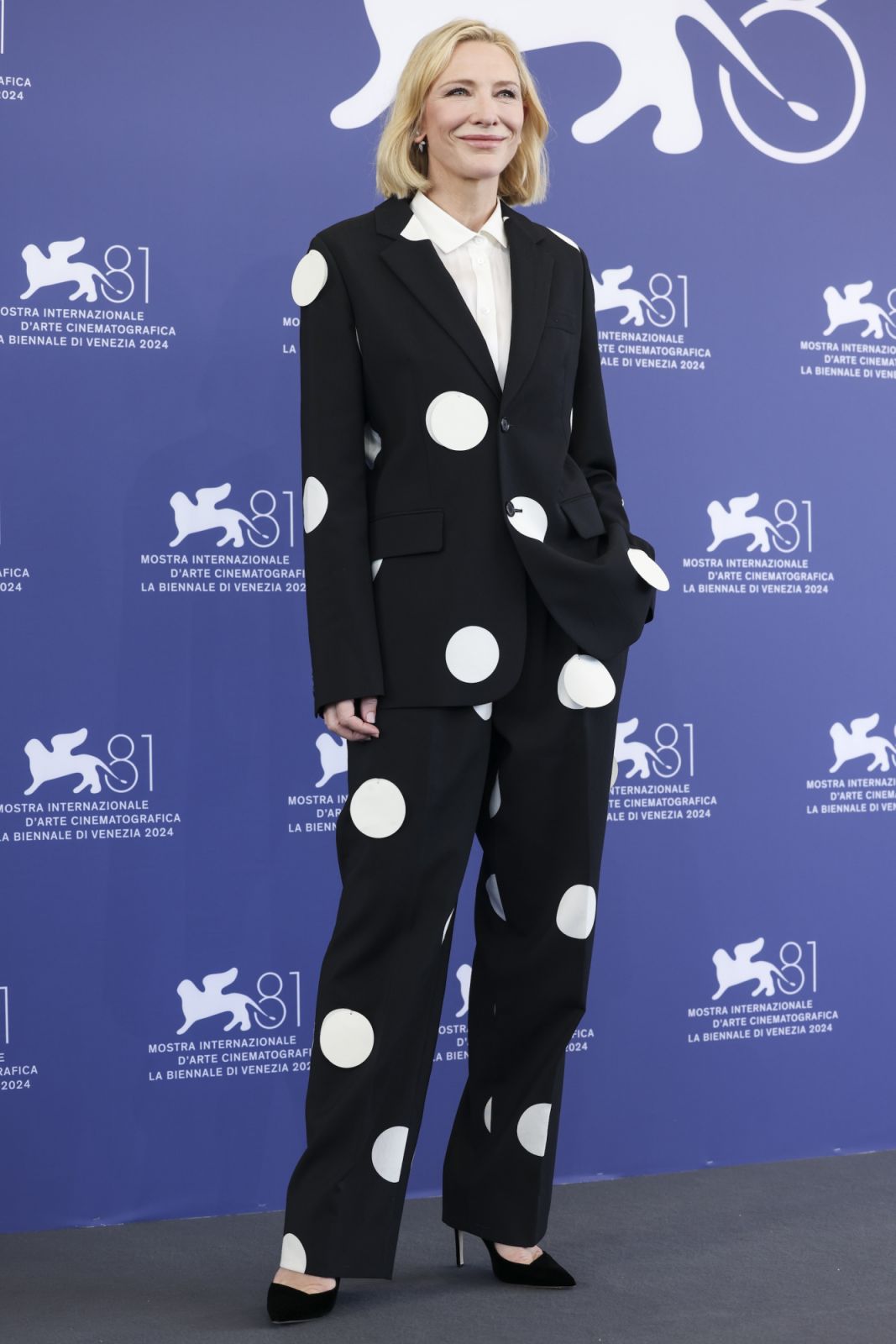 VENICE, ITALY - AUGUST 29: Cate Blanchett attends a photocall for "Disclaimer" during the 81st Venice International Film Festival at on August 29, 2024 in Venice, Italy. (Photo by Stefania D'Alessandro/WireImage)