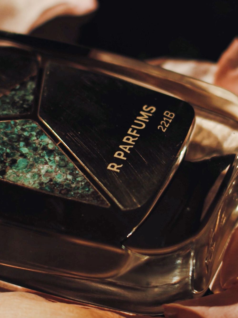 Rei Nguyen R Parfums 221B - 3