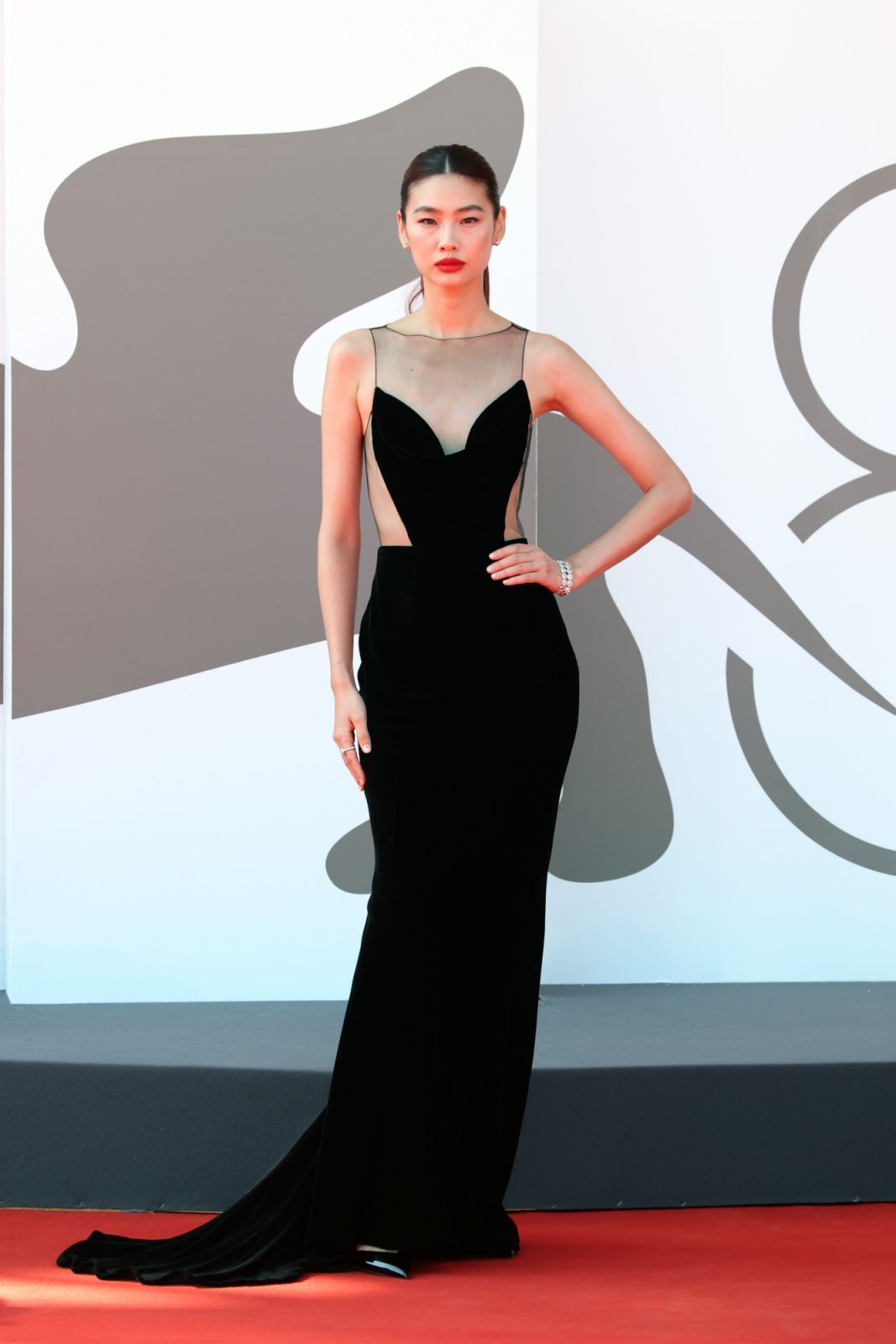 VENICE, ITALY - AUGUST 30: Jung Ho-yeon attends a red carpet for "Disclaimer - Chapter 5-7" during the 81st Venice International Film Festival at on August 30, 2024 in Venice, Italy. (Photo by Daniele Venturelli/WireImage)