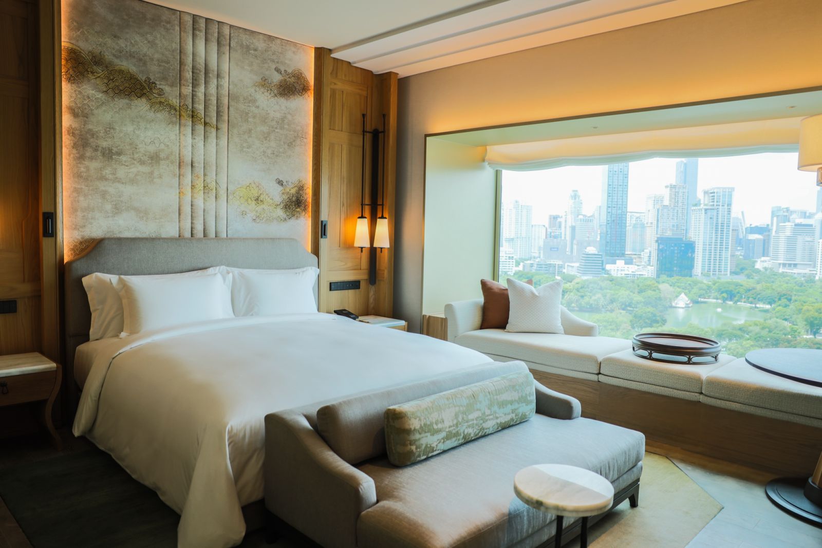 ห้องพักภายในโรงแรมดุสิตธานี กรุงเทพฯ (ภาพ: Worapon Teerawatvijit)
