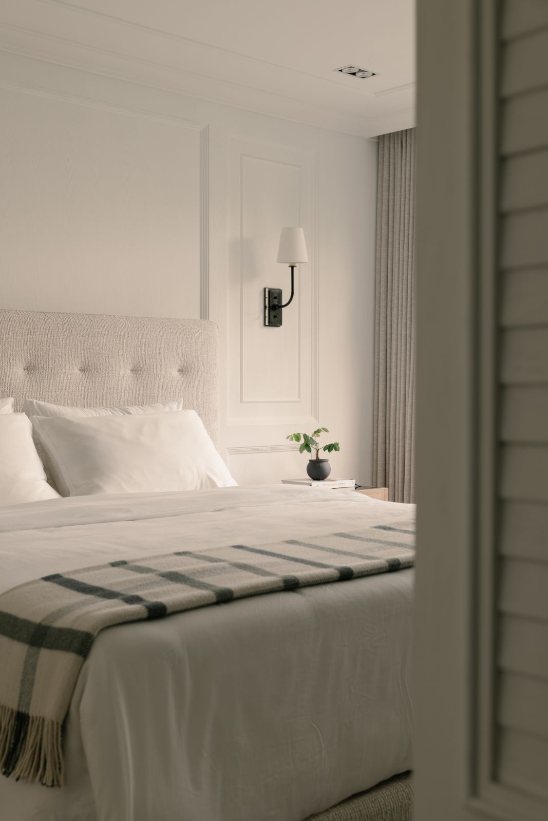 The white tones of the bedroom reveal a wealth of textures