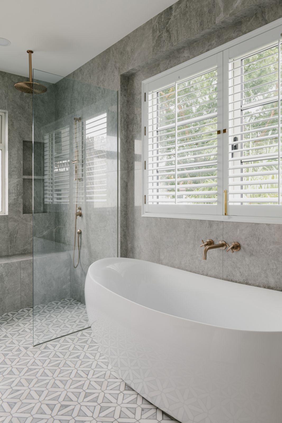This freestanding bathtub ensures many pampering moments