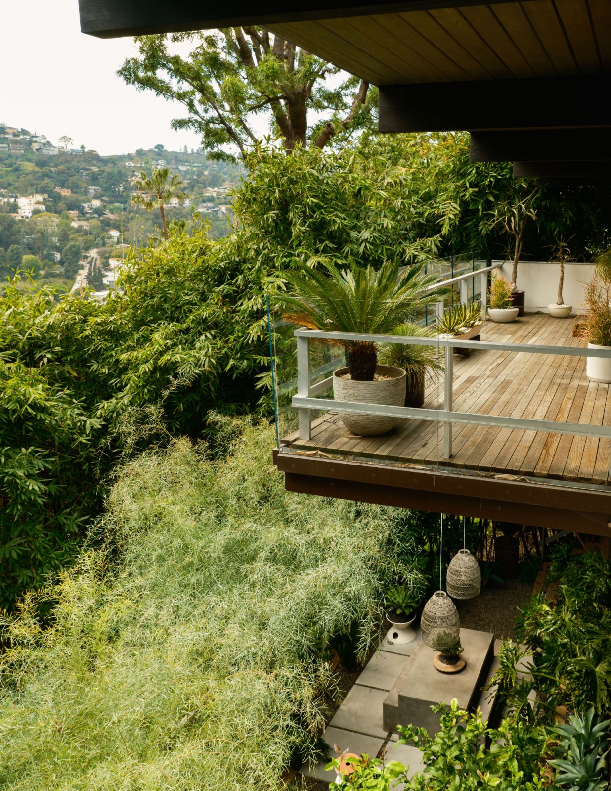 Integrated into the surrounding natural Hollywood Hills landscape
