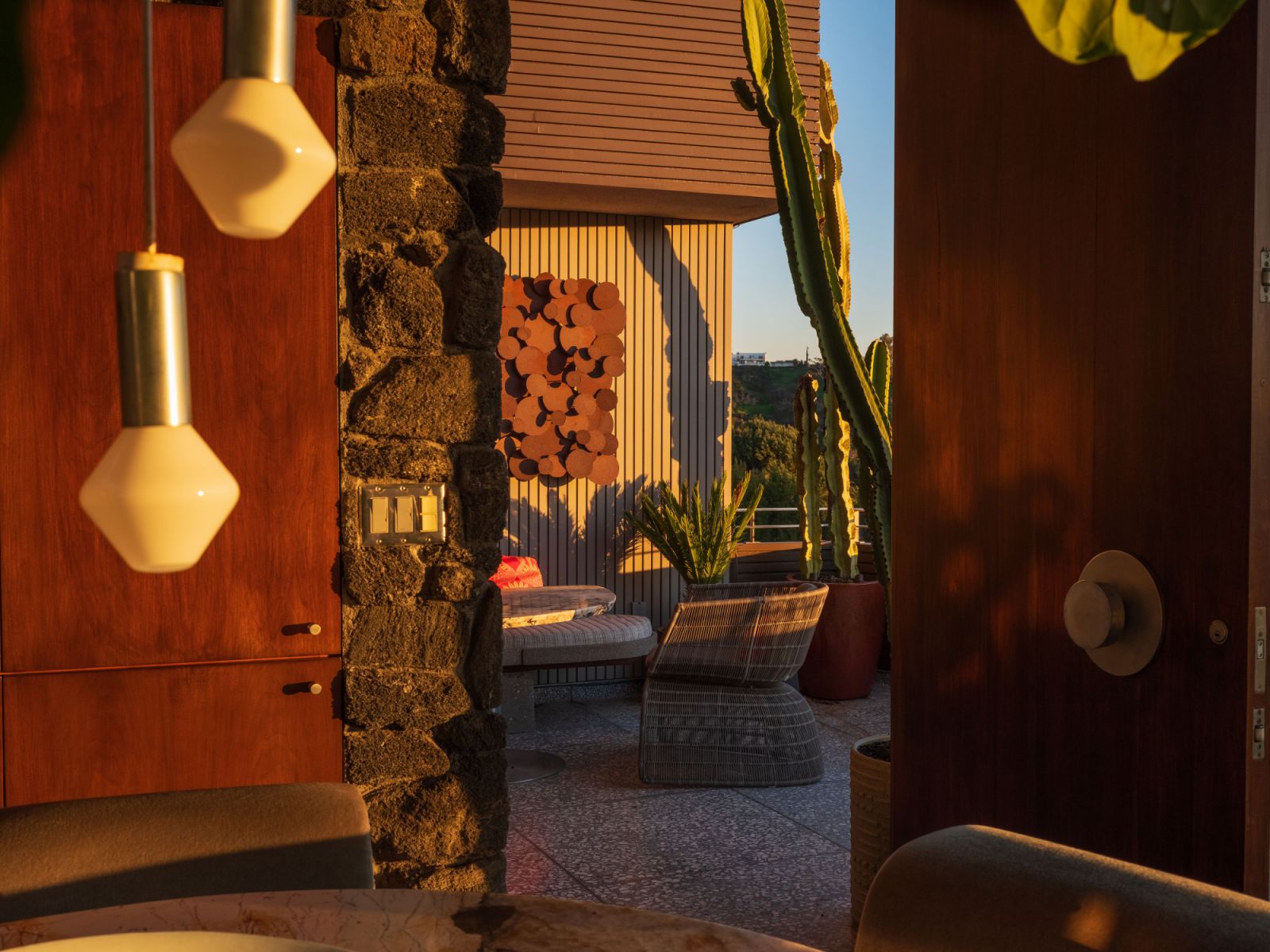 The project drew inspiration from the Inhotim Institute in Brazil, focusing on botanical art and contemporary art