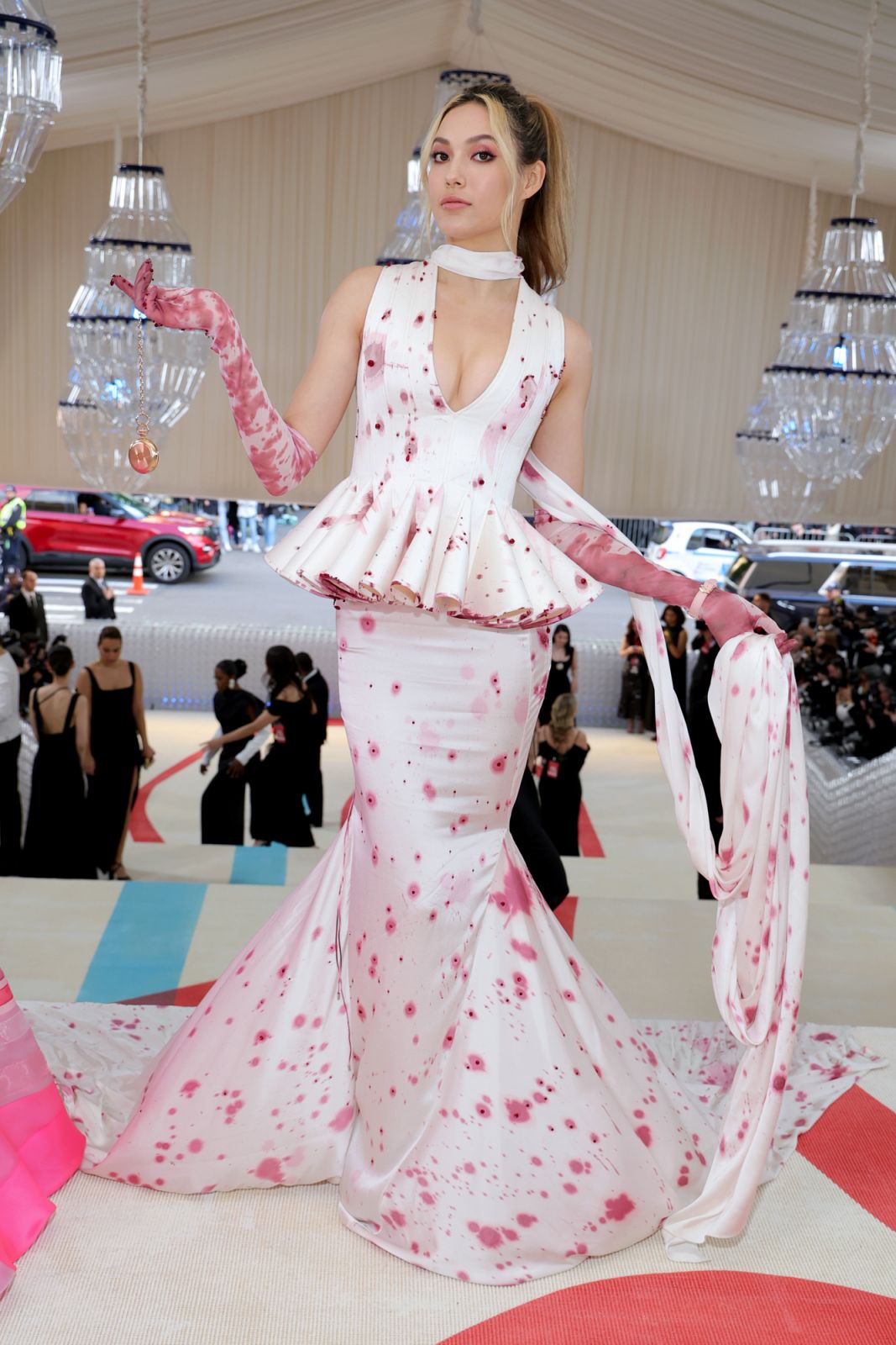 NEW YORK, NEW YORK - MAY 01: Eileen Gu attends The 2023 Met Gala Celebrating "Karl Lagerfeld: A Line Of Beauty" at The Metropolitan Museum of Art on May 01, 2023 in New York City. (Photo by Kevin Mazur/MG23/Getty Images for The Met Museum/Vogue)