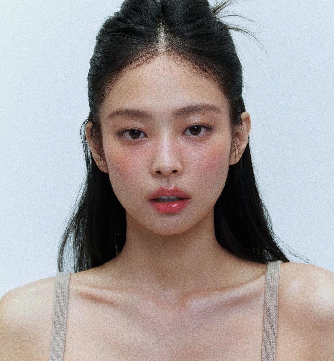 Jennie (Blackpink) trong phong cách trang điểm muted-one