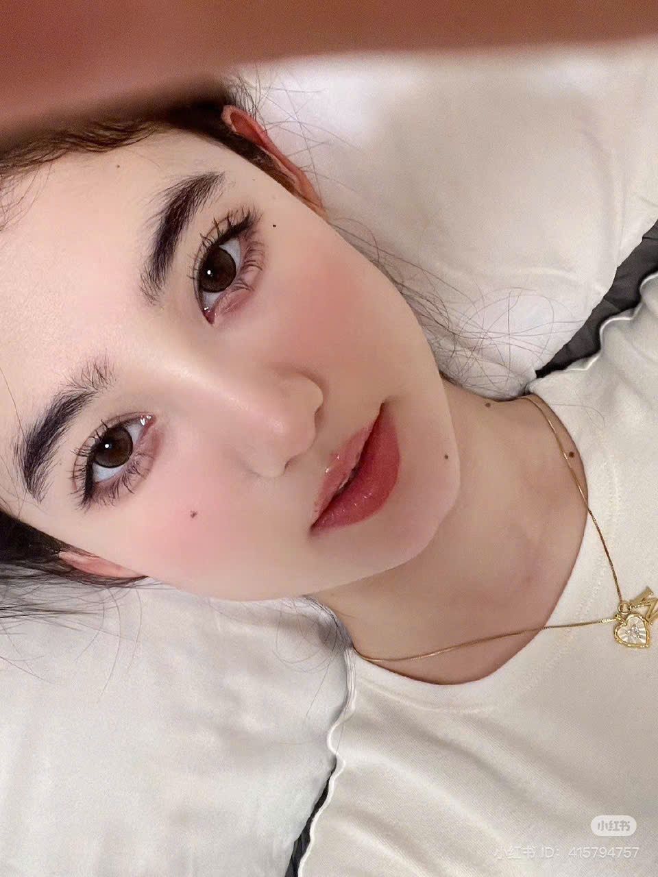 DNA của makeup Douyin nhìn chung là sự nhấn mạnh vào vẻ đẹp có phần “siêu thực”