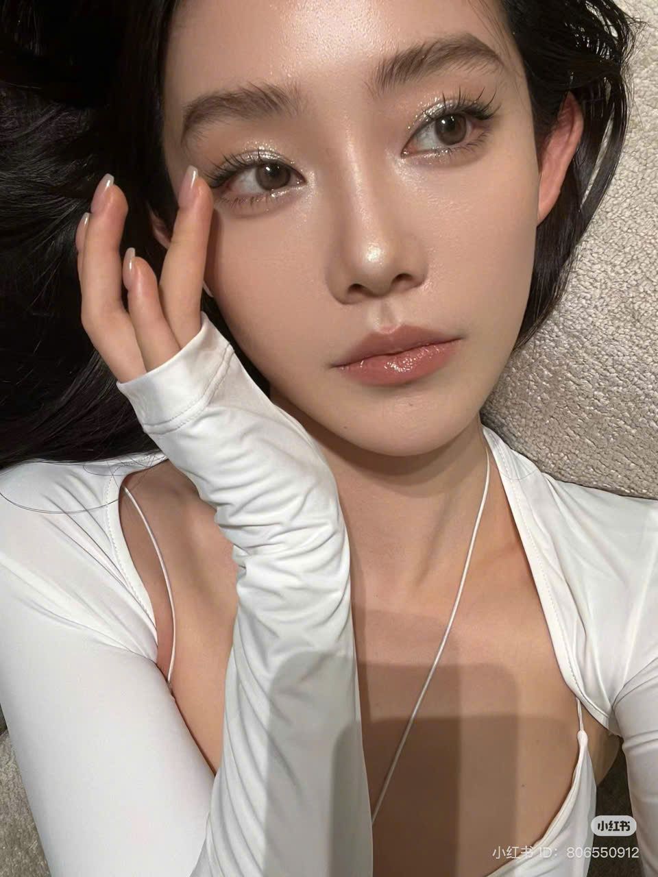DNA của makeup Douyin nhìn chung là sự nhấn mạnh vào vẻ đẹp có phần “siêu thực”