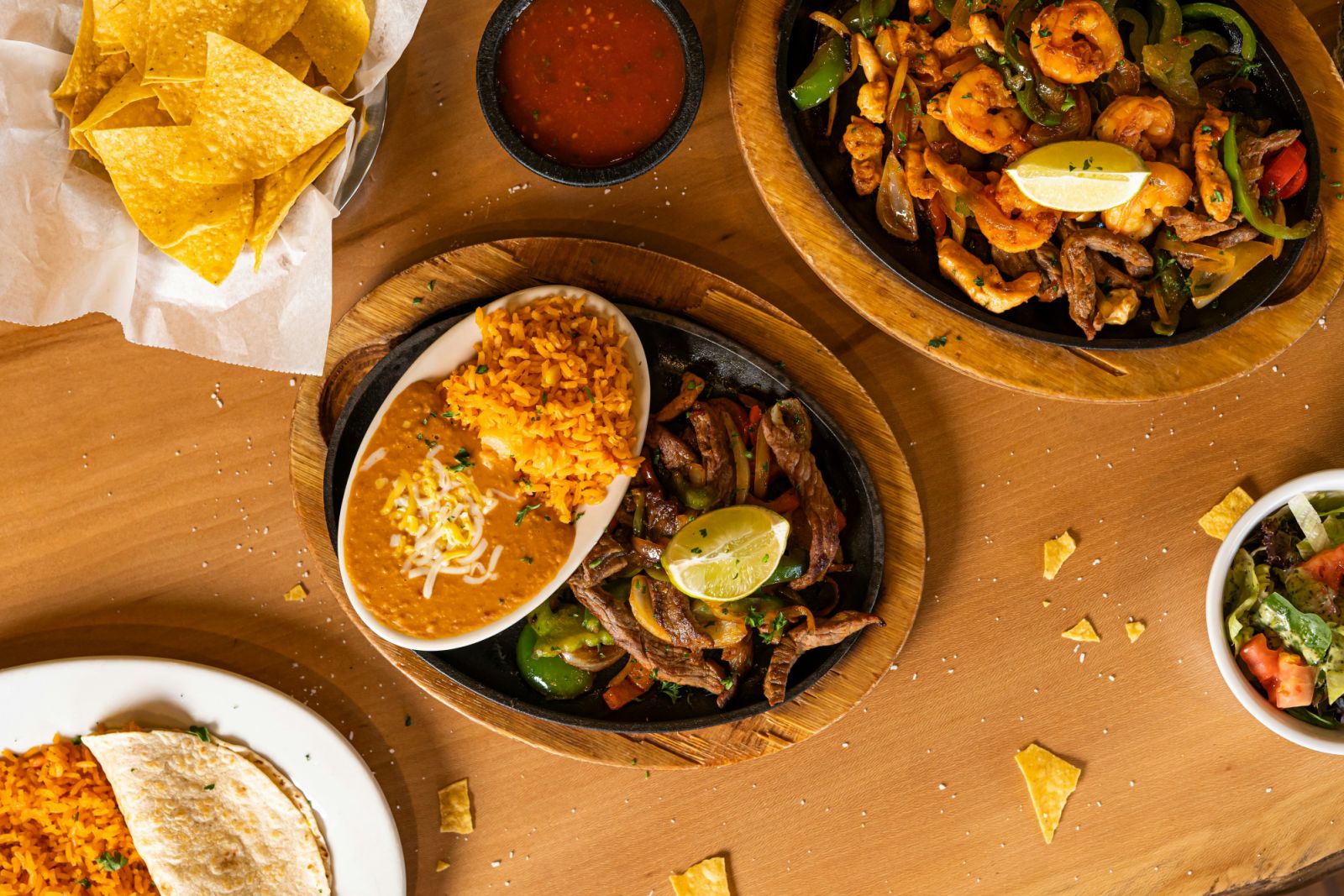 Fajitas with beef and prawns (Photo: Unsplash)