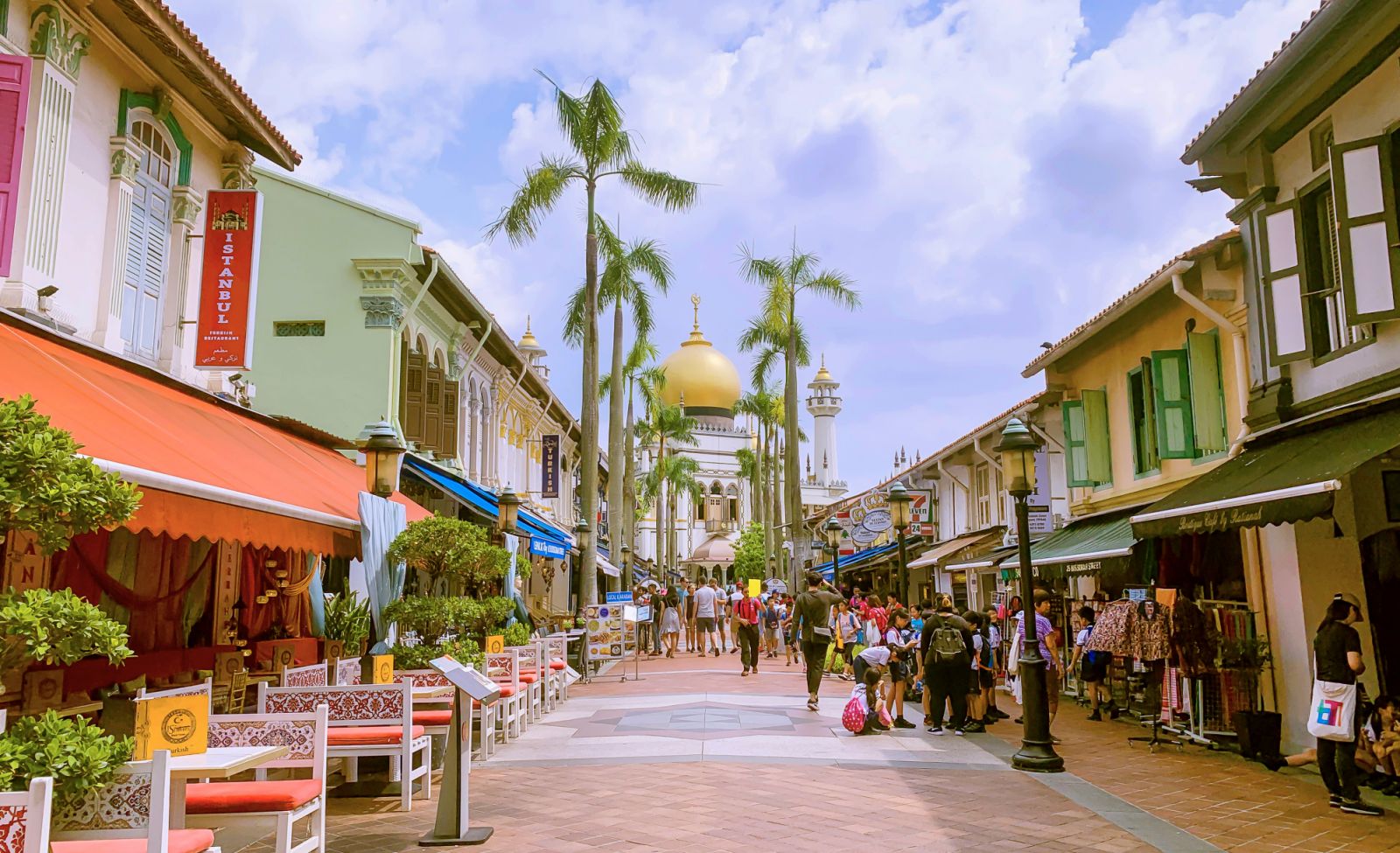 Arab Street in Singapor, Southeast Asia (Photo: HuyNguyenSG/Getty Images)