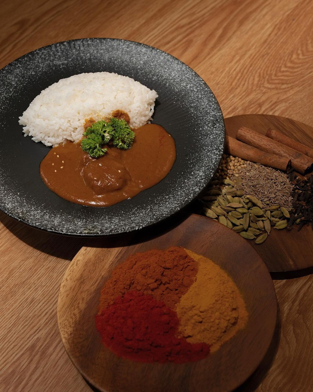 Japanese curry rice (Photo: Instagram / @yakiniku_botan_sa)