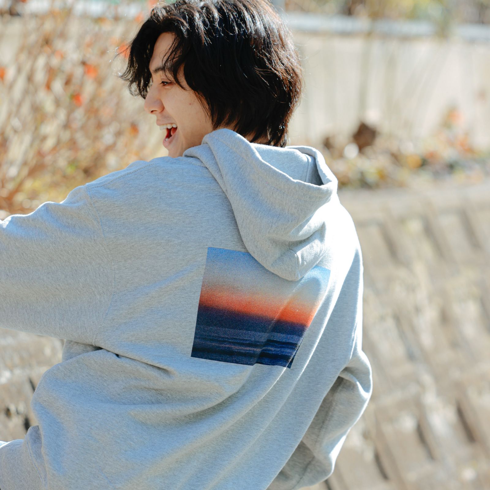雖然擁有高挑的身材並且講得一口流利英文,但藤井風其實並非混血兒也未在國外留學。(Photo: 藤井風X / @fujiikazestaff)