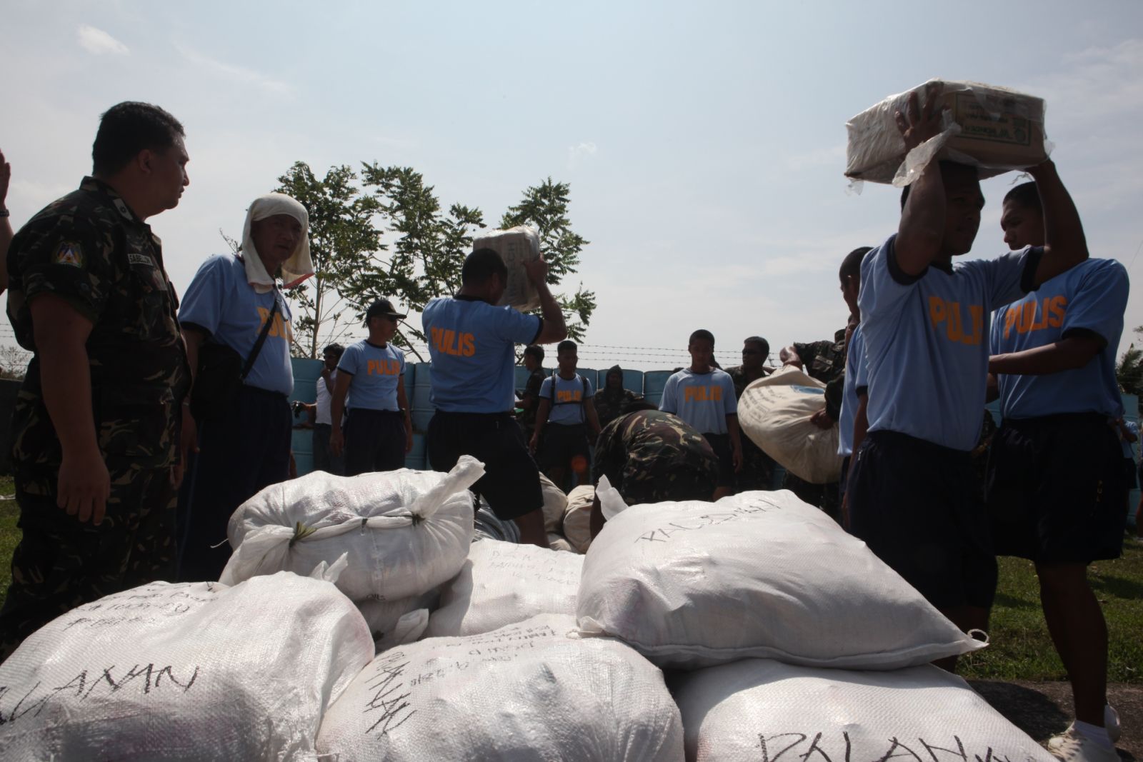 A humanitarian assistance and disaster relief project after a storm (Photo: Wikimedia Commons)
