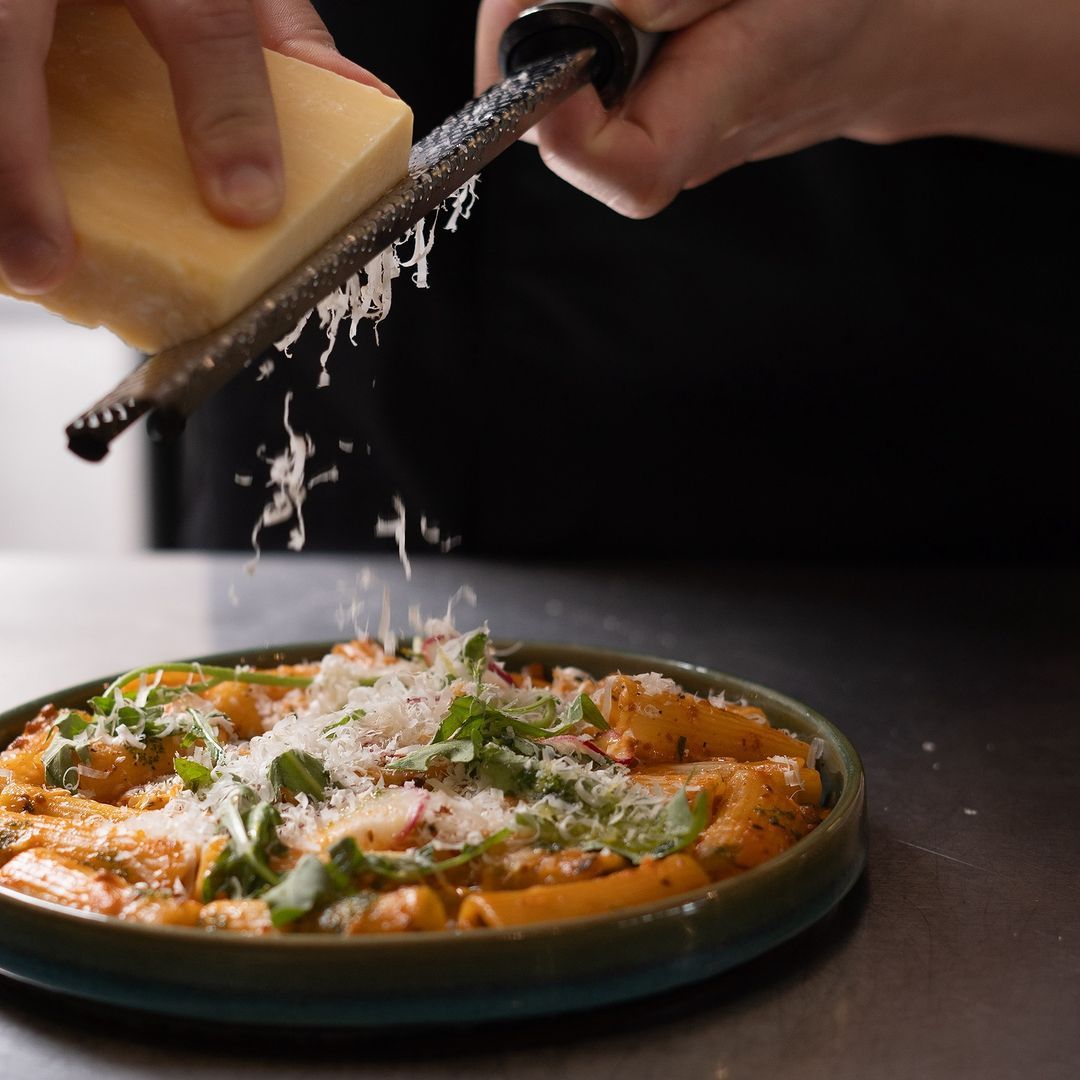 A plate of tomato rigatoni (Photo: Instagram / @brewnbread)