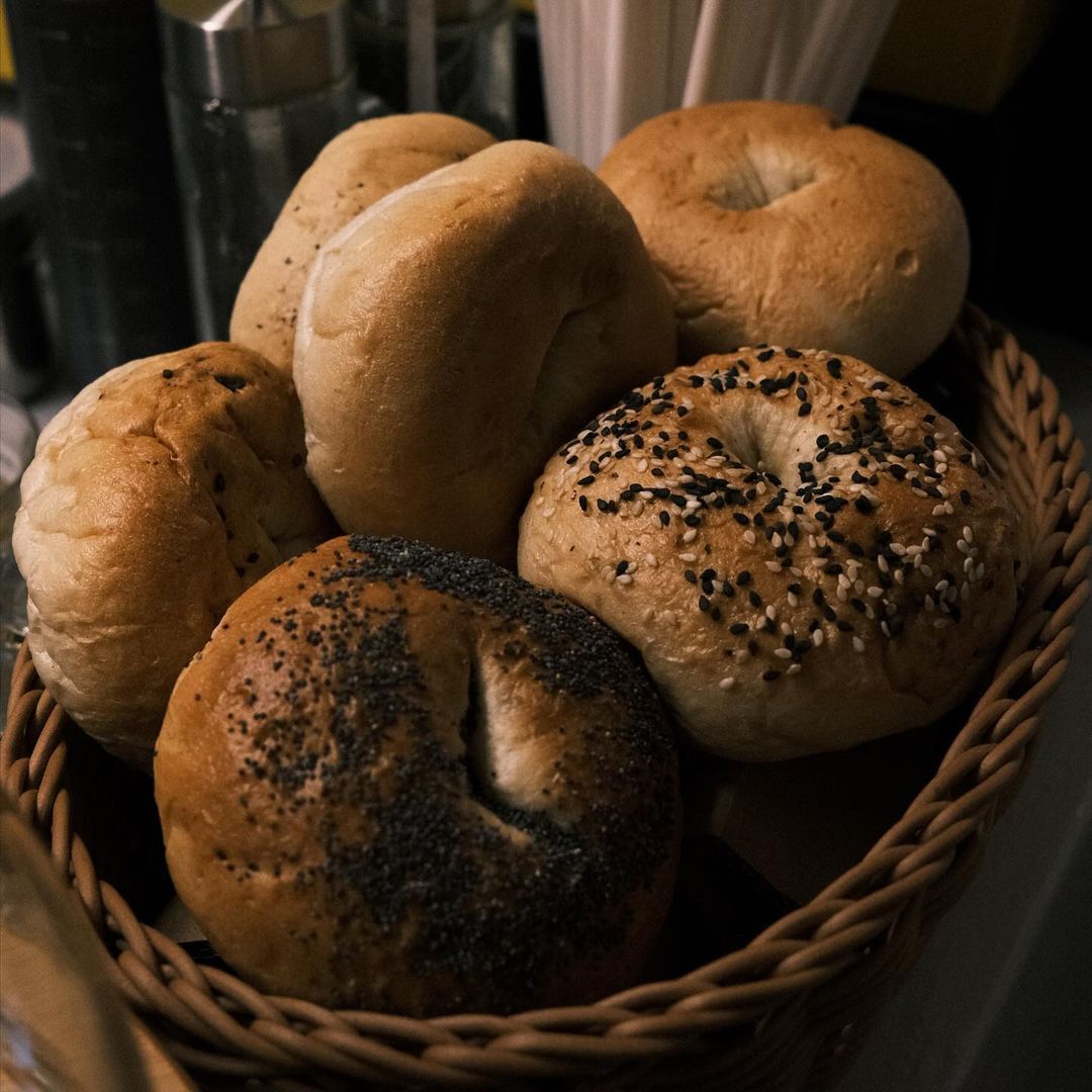 A basket full of bagels (Photo: Instagram / @takefivecb)