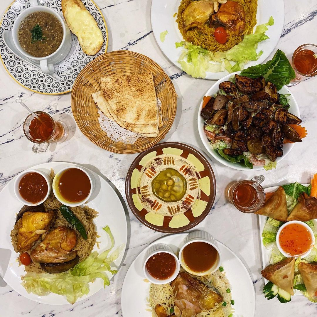 Plates from Mozer’s (Photo: Instagram / @nrsulastri)