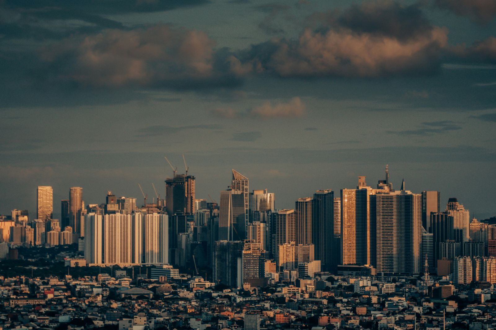 A storm brews over Metro Manila during La Niña (Photo: Gerald Escamos/Unsplash)