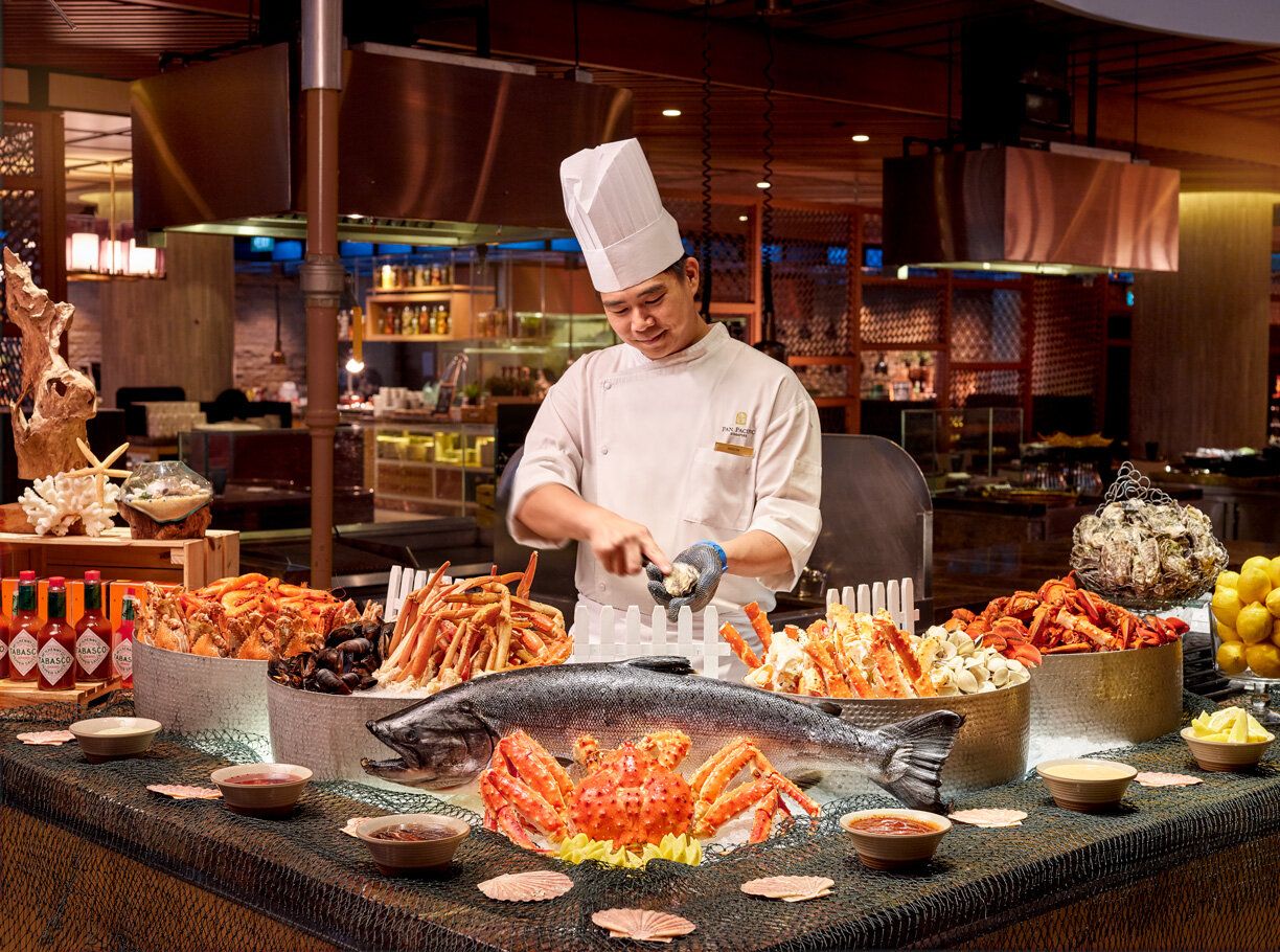 Edge at Pan Pacific Singapore offers buffet brunches this race weekend (Photo: Pan Pacific Singapore)