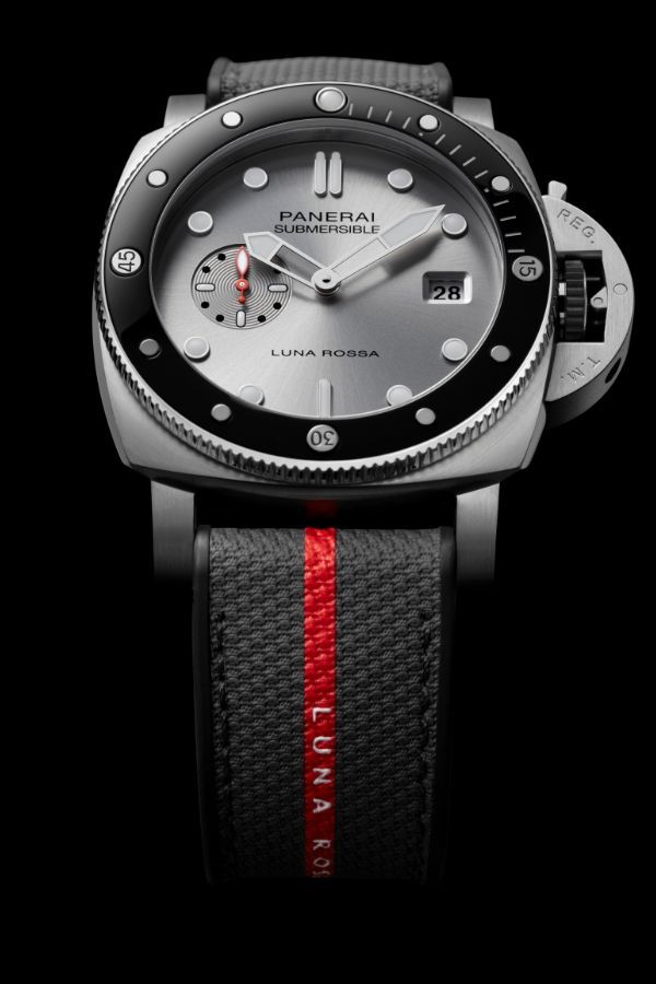 Panerai Submersible QuarantaQuattro Luna Rossa PAM01681