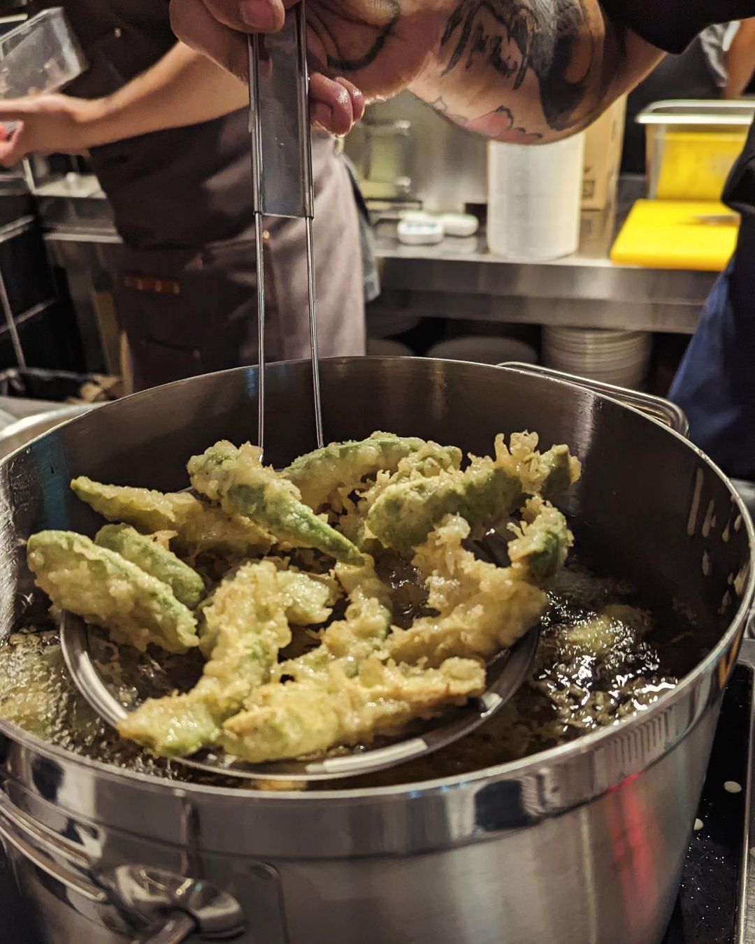Freshly fried avocado tempura (Photo: Instagram / @junobangsar)