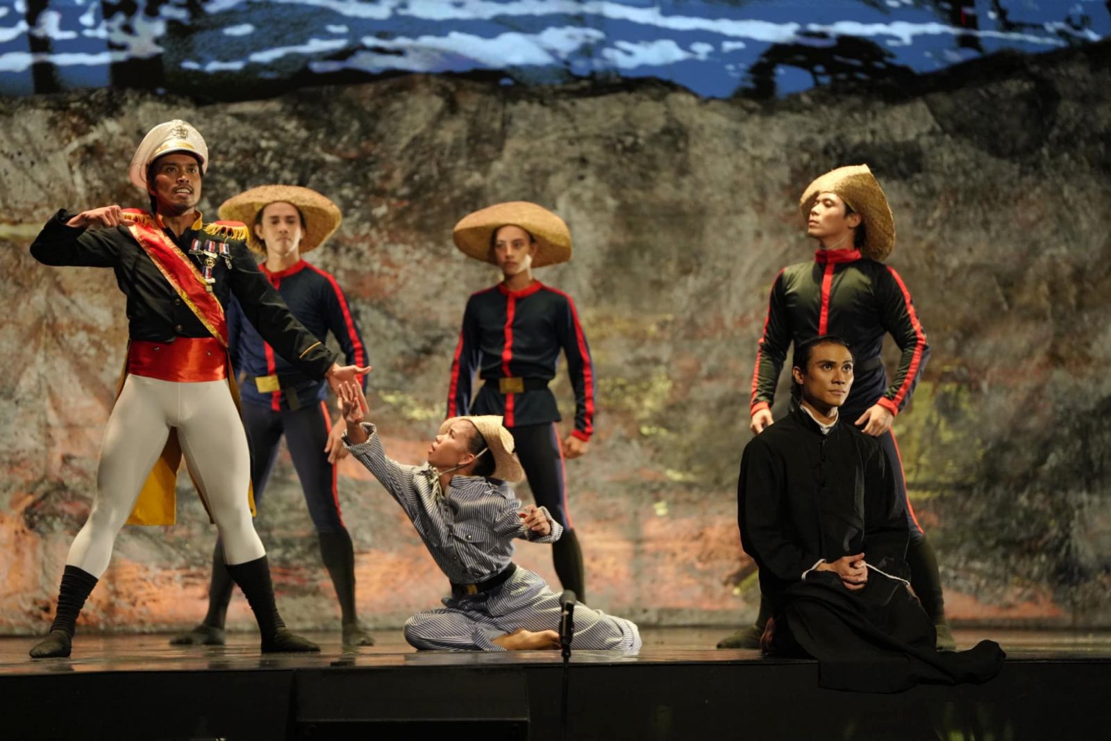 Lester Reguindin’s ‘GomBurZa’ in ‘Sayaw Tungo sa Kalayaan’ (Photo: AR Dance Philippines Inc.)