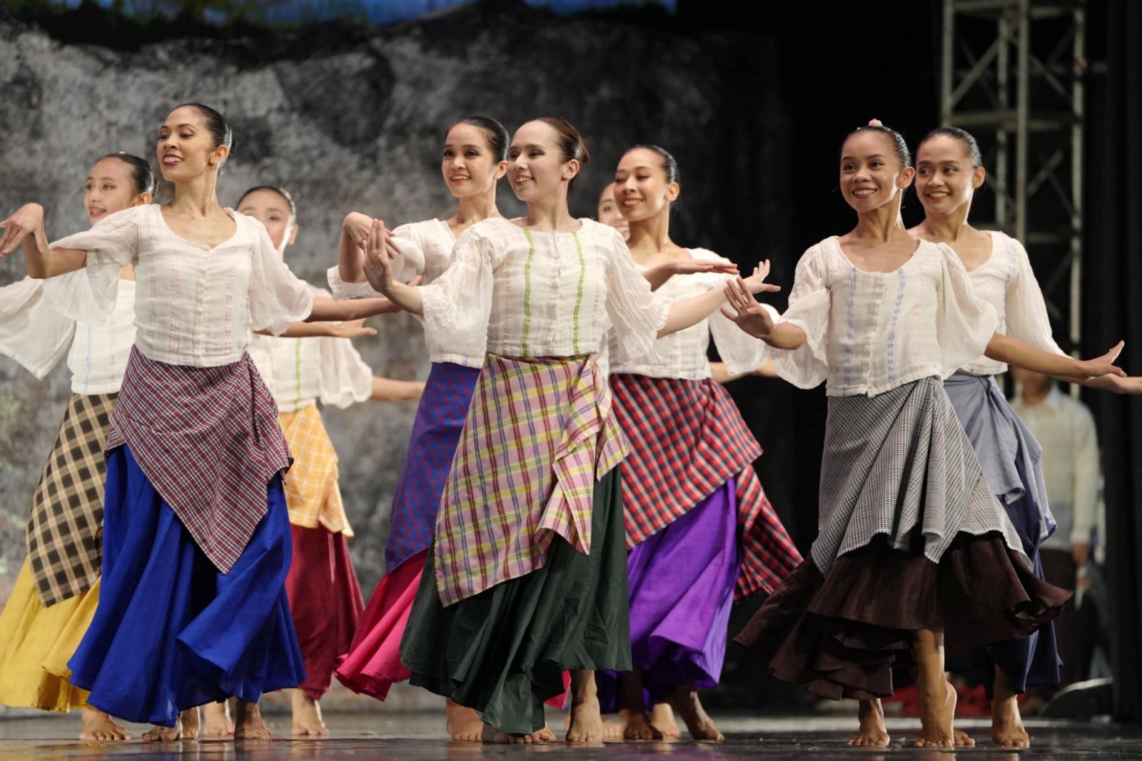 Artists of ARDP in Lester Reguindin’s ‘Babayi’ for ‘Sayaw Tungo sa Kalayaan’ (Photo: AR Dance Philippines Inc.)
