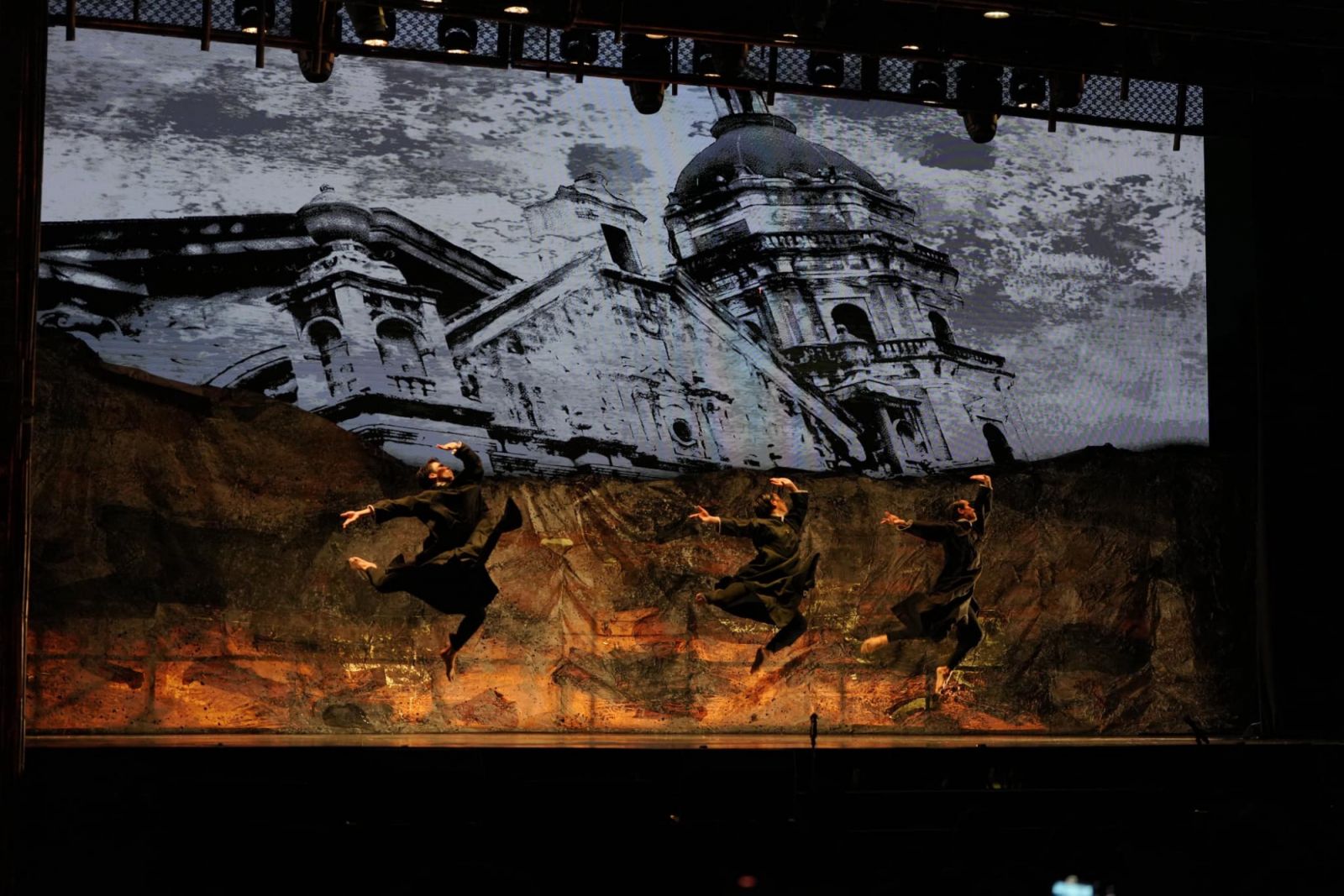 Lester Reguindin’s ‘GomBurZa’ in ‘Sayaw Tungo sa Kalayaan’ (Photo: AR Dance Philippines Inc.)