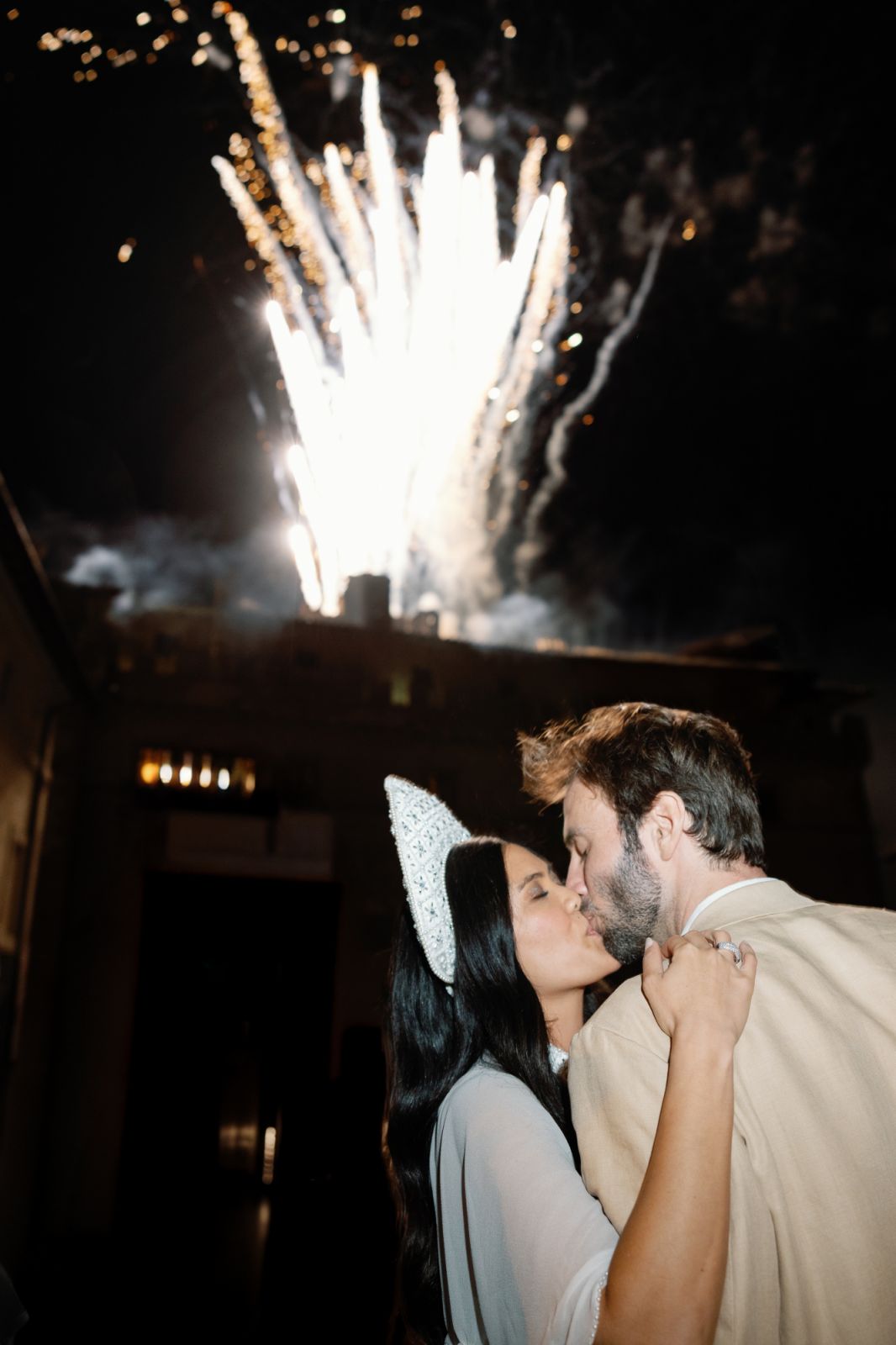 The couple with fireworks in the backdrop (Photo: Daniele & Marilia)
