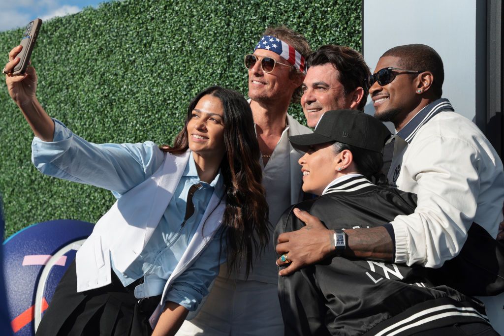 FNEW YORK, NEW YORK - SEPTEMBER 8: Camila Alves and Matthew McConaughey, guest, Usher and Jen Goicoechea pose for a selfie following the men's final on day fourteen of the 2024 US Open Tennis Championships at the USTA Billie Jean King Tennis Center on September 8, 2024 in Flushing Meadows, Queens, New York City. (Photo by Jean Catuffe/GC Images)