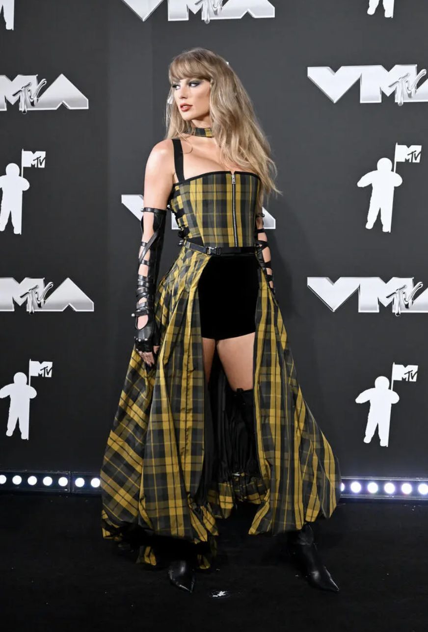 泰勒絲 (Taylor Swift) 出席 2024 年 MTV 音樂錄影帶大獎頒獎典禮
